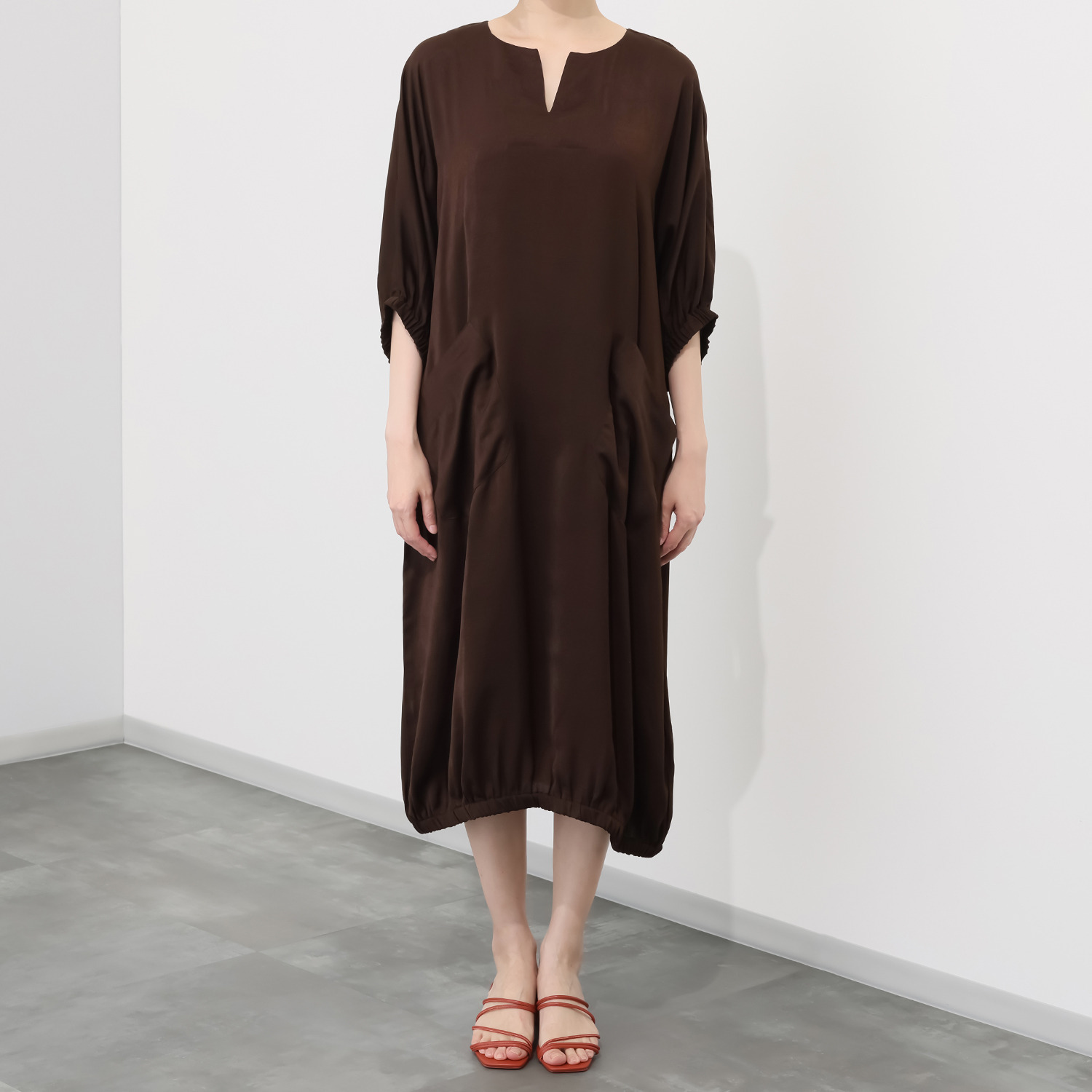 フェアリア　ビス インナーキャミソール付 サテン調 カフタンワンピース