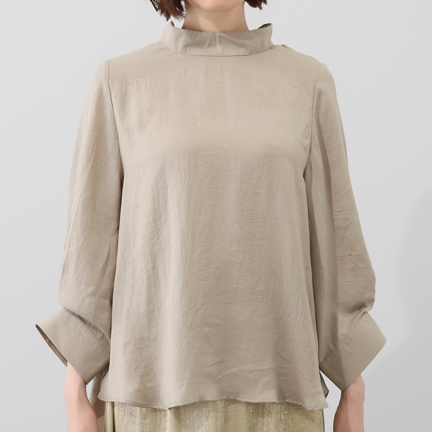 フェアリア　ビス サテン調 フレアーブラウス