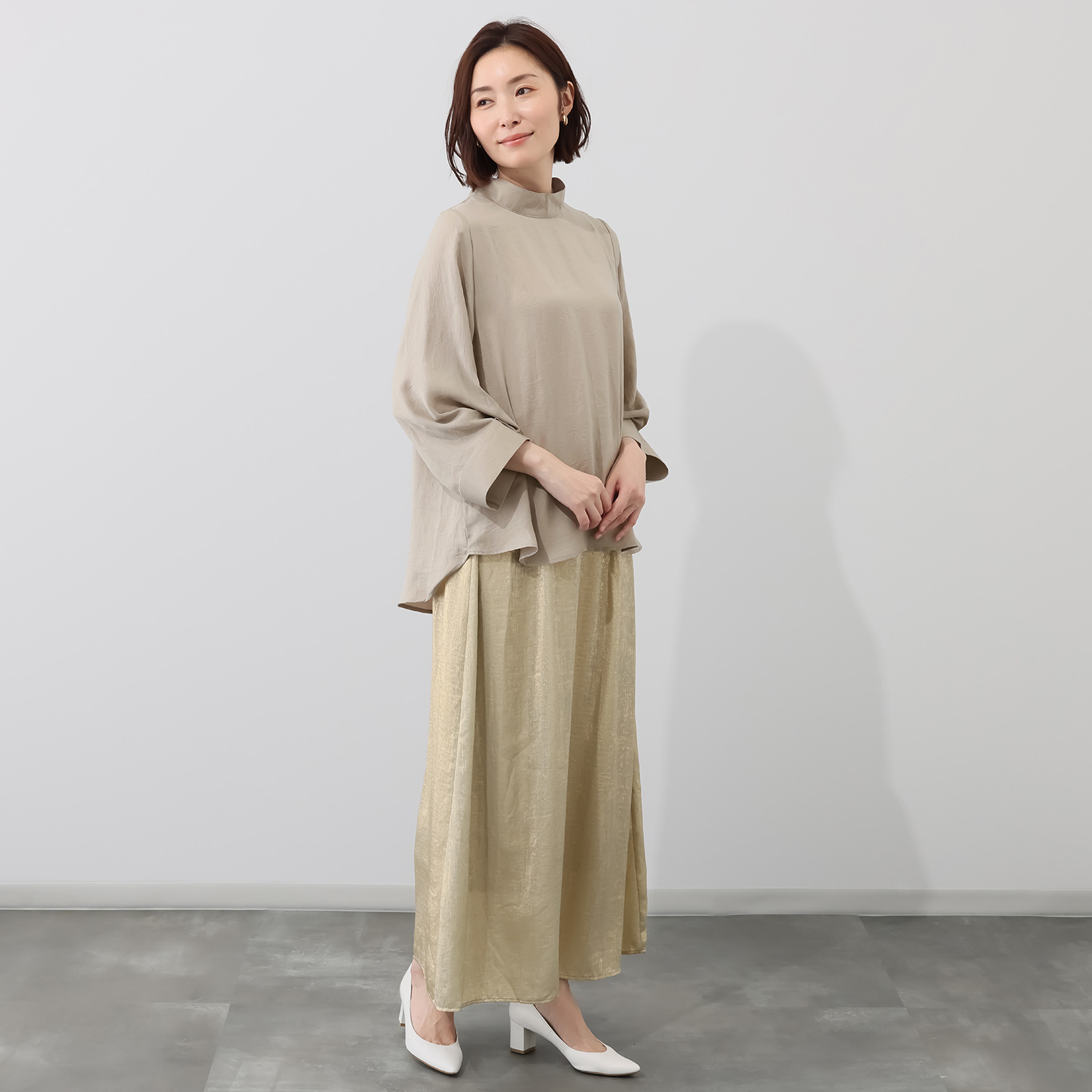 フェアリア　ビス サテン調 フレアーブラウス