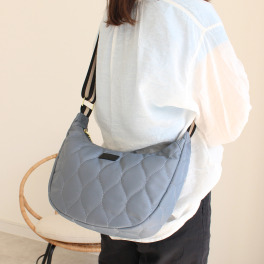 リズデイズ ナイロンキルト 半月型ショルダーバッグ