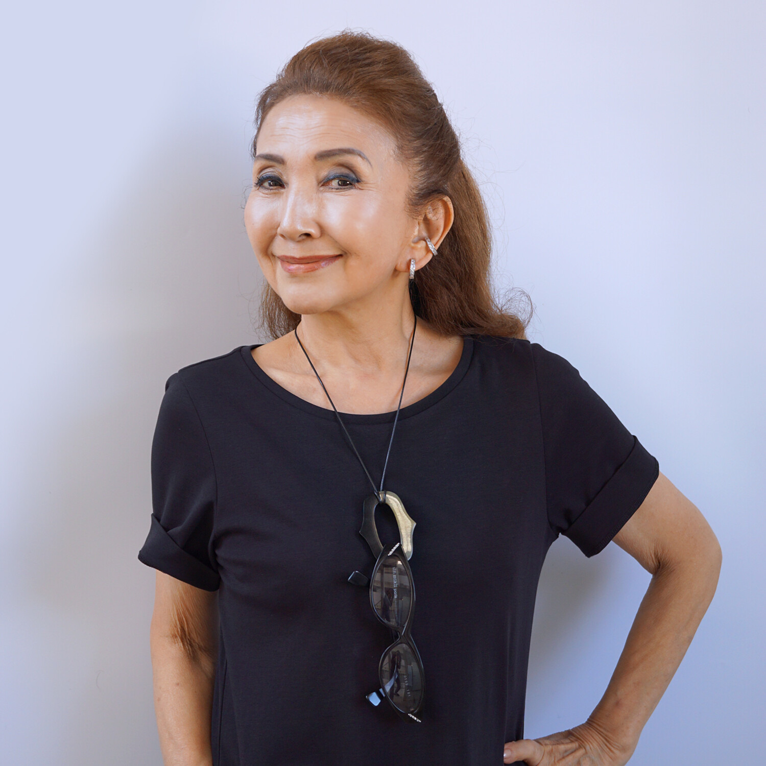 マダムヒロコ 水牛 バイカラーデザイン リバーシブル ロングペンダント “Ｏｈ！イェー”