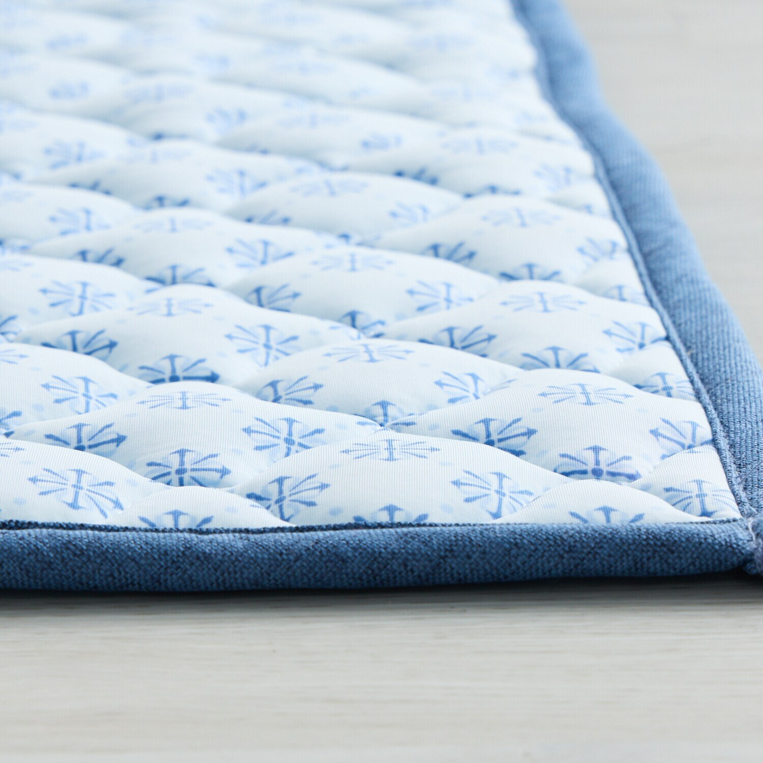 モリリン もちもちさらっと快適 除湿・消臭・防ダニ ＤＲＹ＆ＤＥＯ 冷感キルトラグ ＜１９０×１９０ｃｍ＞