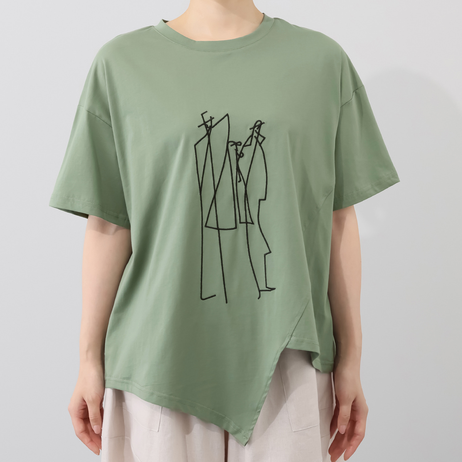 コイビトミサキ コットン１００％ 刺しゅうアクセント アシンメトリー プルオーバー