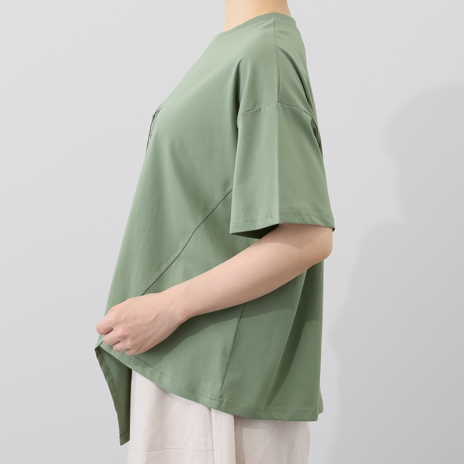 コイビトミサキ コットン１００％ 刺しゅうアクセント アシンメトリー プルオーバー