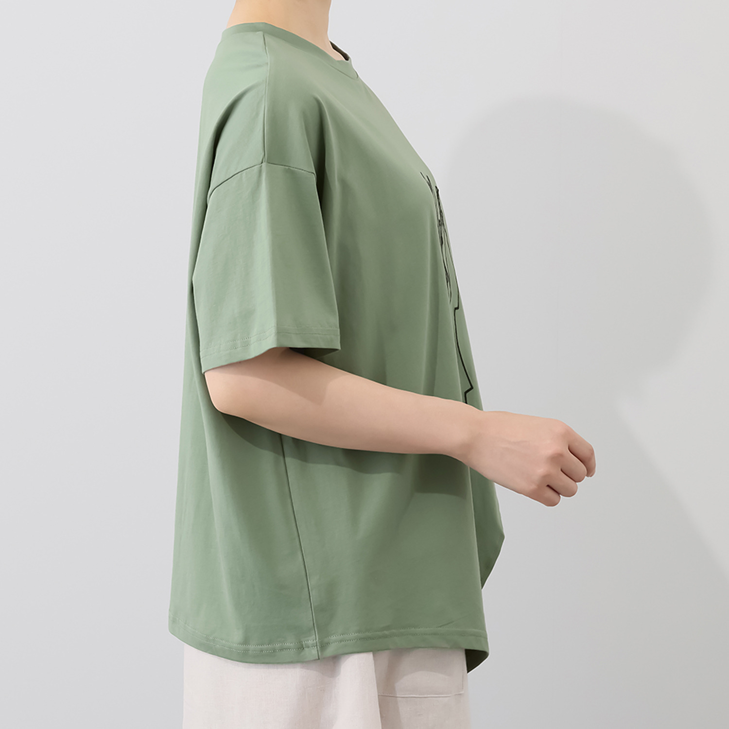 コイビトミサキ コットン１００％ 刺しゅうアクセント アシンメトリー プルオーバー