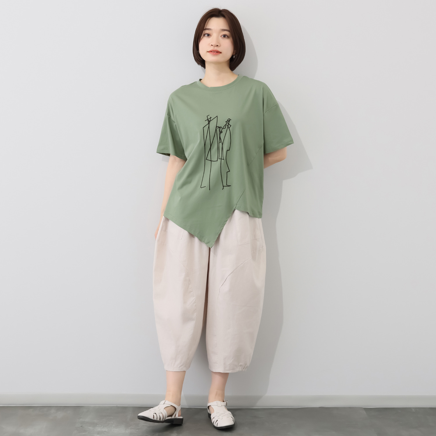 コイビトミサキ コットン１００％ 刺しゅうアクセント アシンメトリー プルオーバー