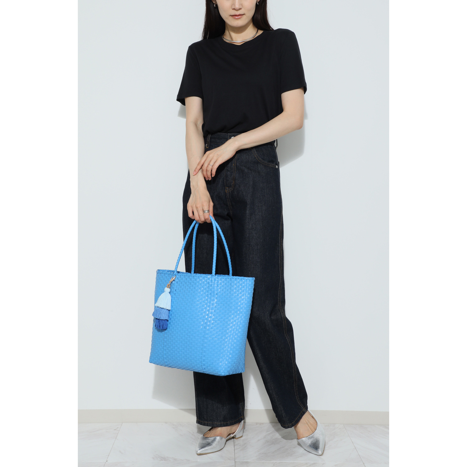 女の欲望 濡れてもお手入れ簡単！ 軽くて丈夫で使い勝手抜群 Ａ４サイズが入る カラフルタッセル付 メルカドバッグ