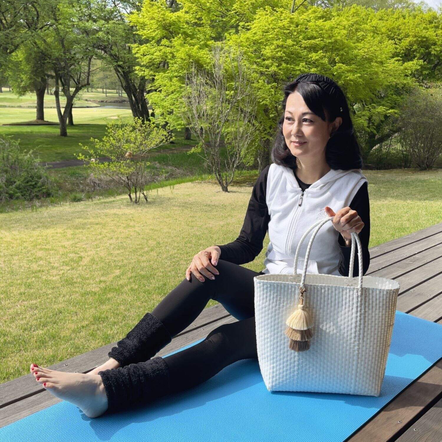 女の欲望 濡れてもお手入れ簡単！ 軽くて丈夫で使い勝手抜群 Ａ４サイズが入る カラフルタッセル付 メルカドバッグ