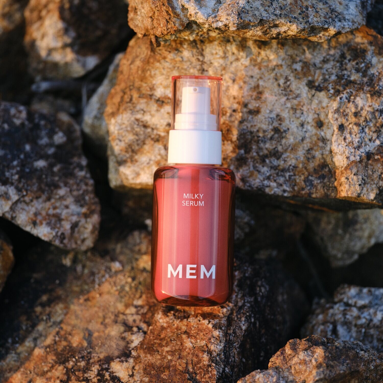 ＭＥＭ ３種のハリ成分を厳選配合 ふわとろのテクスチャーで すばやく肌になじむ ミルク状美容液 セラミルク