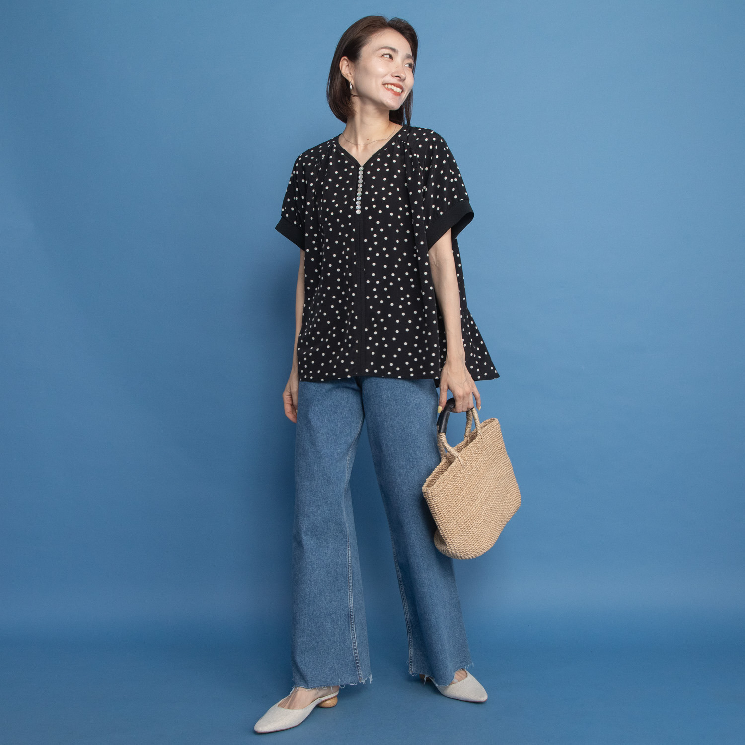 オルテンジア ちょうど良い大人ドット柄 ギャザー＆ 貝ボタンで華やぐ デザインブラウス