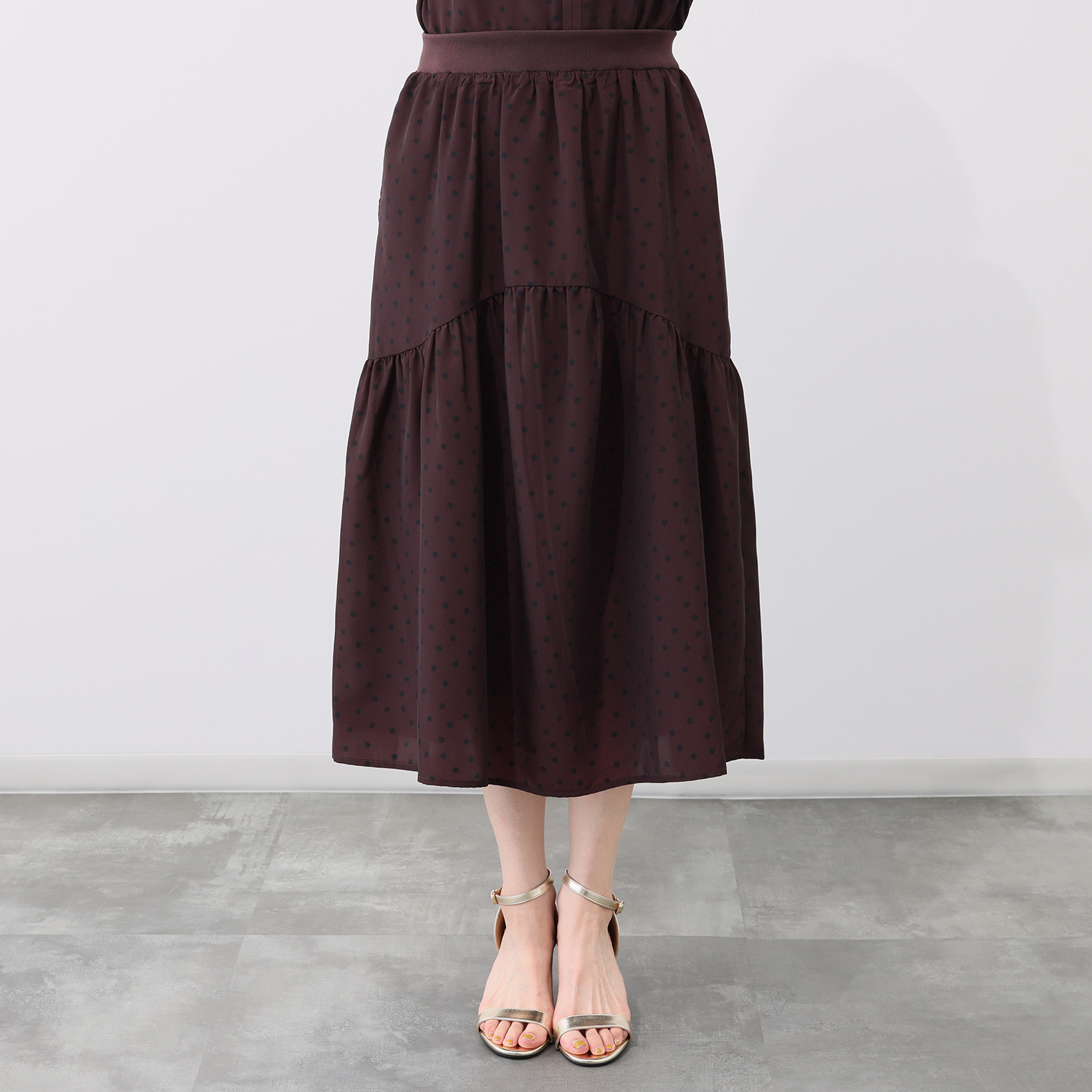 オルテンジア ちょうど良い大人ドット柄 シックに装う ティアードスカート