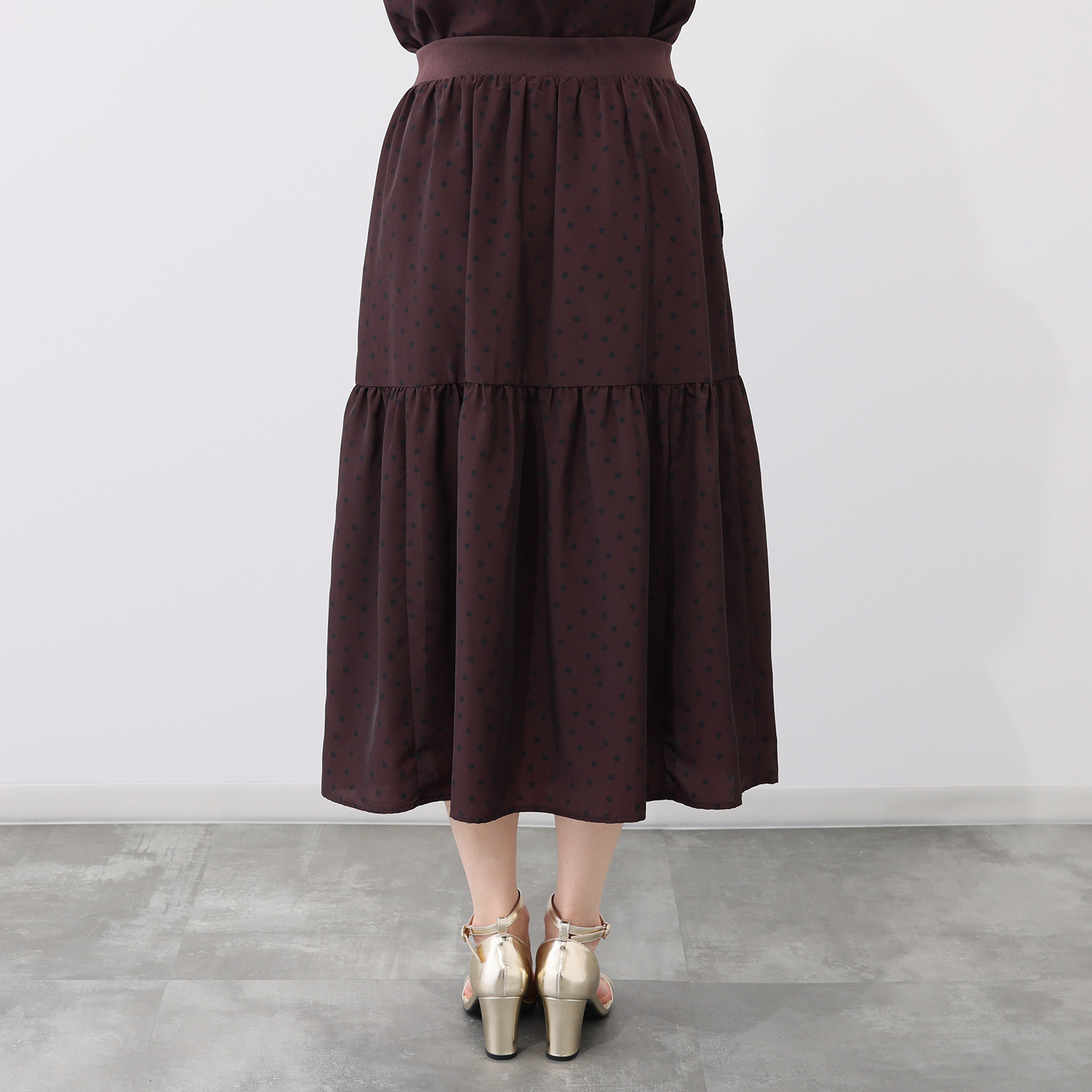 オルテンジア ちょうど良い大人ドット柄 シックに装う ティアードスカート