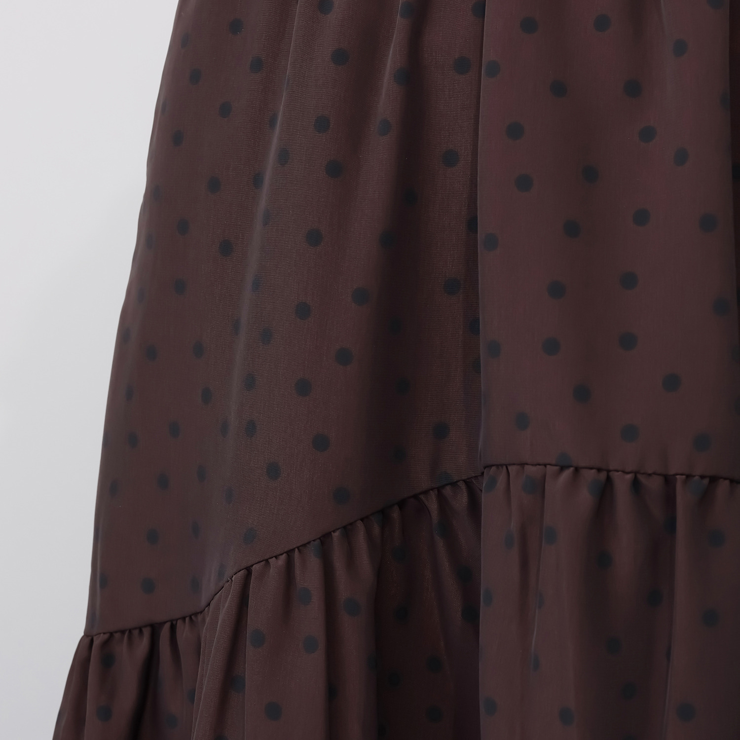 オルテンジア ちょうど良い大人ドット柄 シックに装う ティアードスカート
