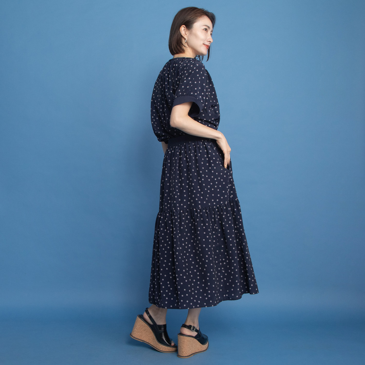 オルテンジア ちょうど良い大人ドット柄 シックに装う ティアードスカート