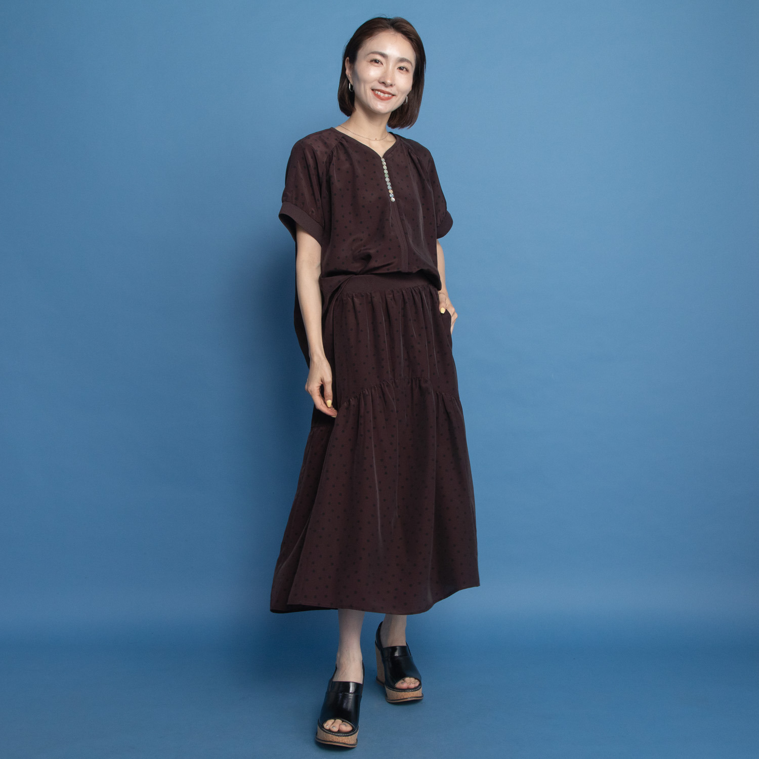 オルテンジア ちょうど良い大人ドット柄 シックに装う ティアードスカート