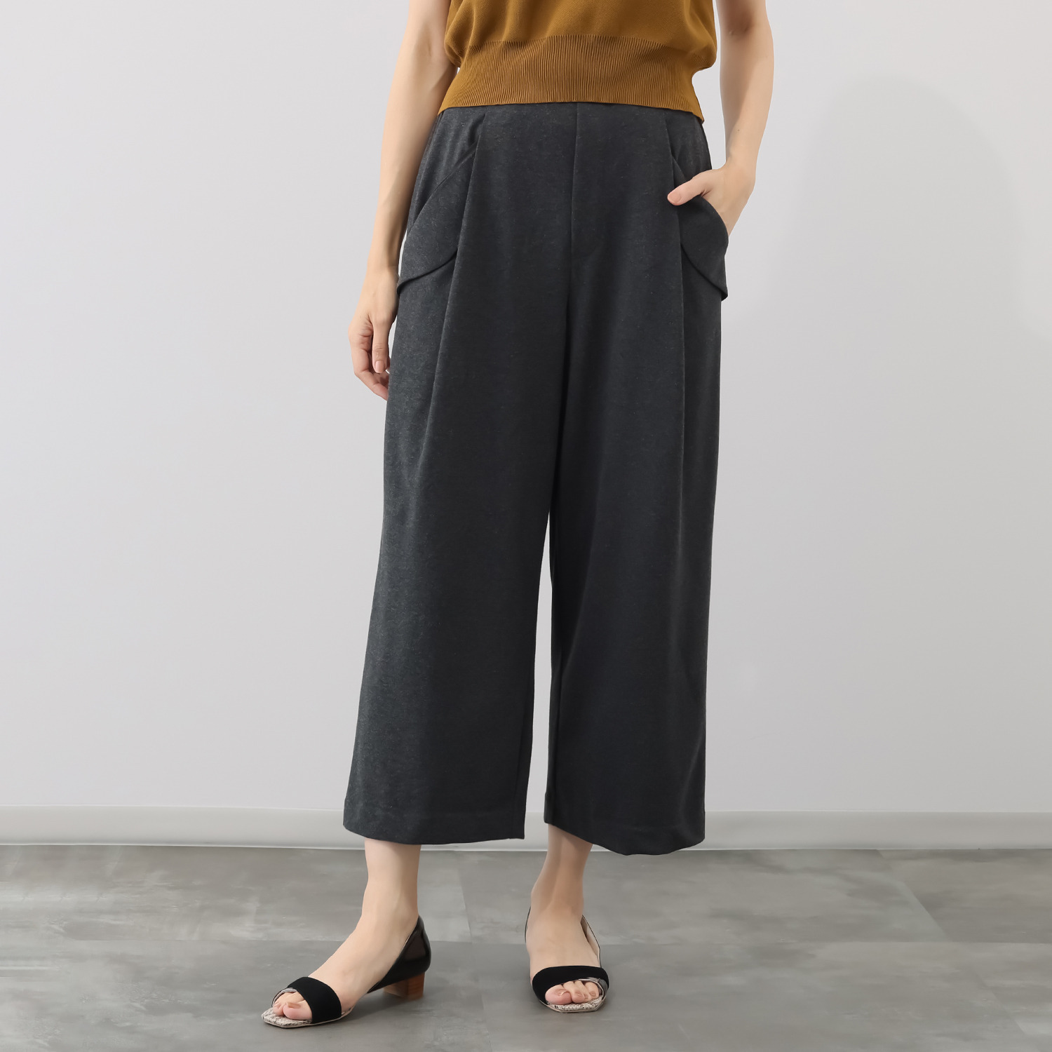 オルテンジア きれいめ鹿の子ジャージー 軽やかに涼やかに マニッシュを装う テーパードパンツ