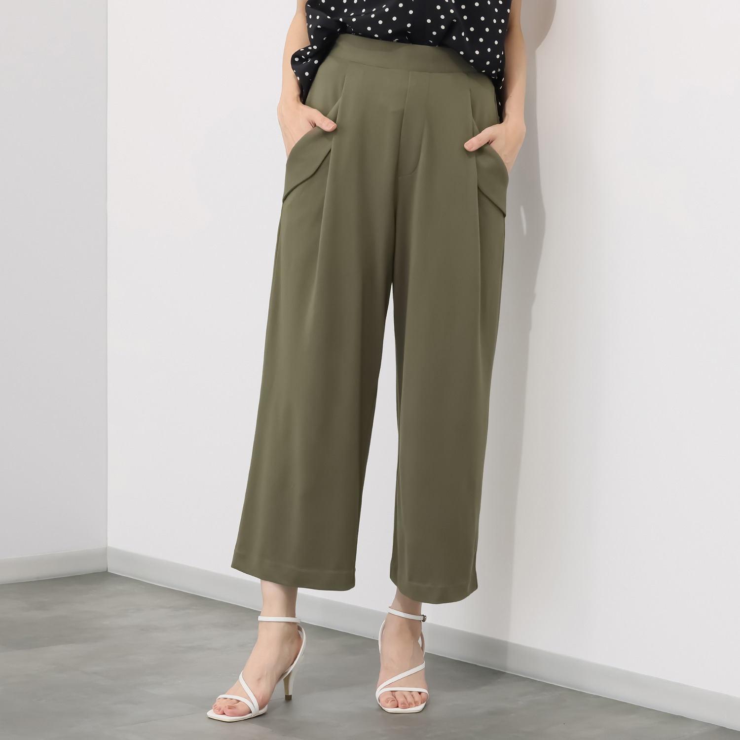 オルテンジア きれいめ鹿の子ジャージー 軽やかに涼やかに マニッシュを装う テーパードパンツ