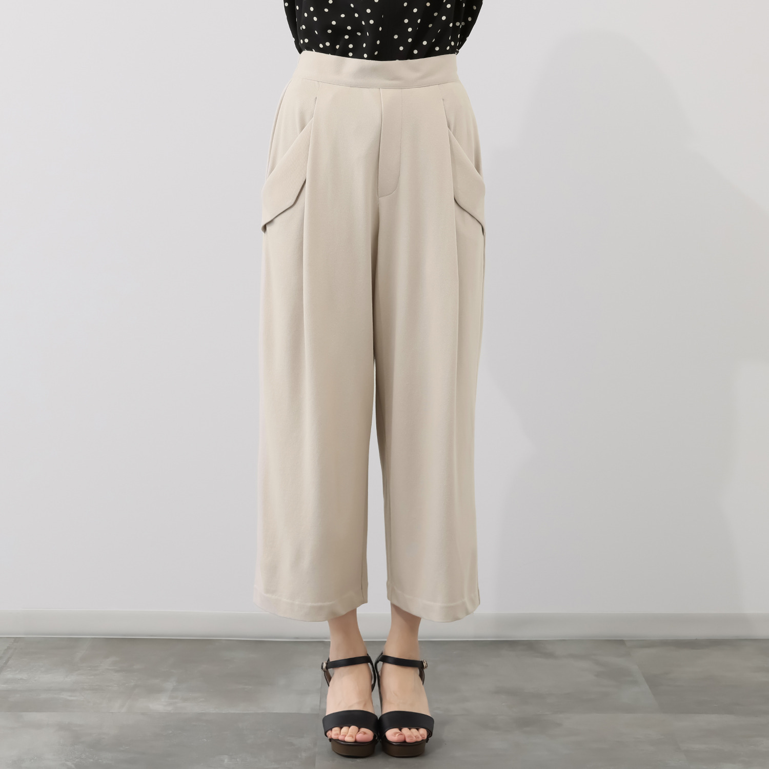 オルテンジア きれいめ鹿の子ジャージー 軽やかに涼やかに マニッシュを装う テーパードパンツ