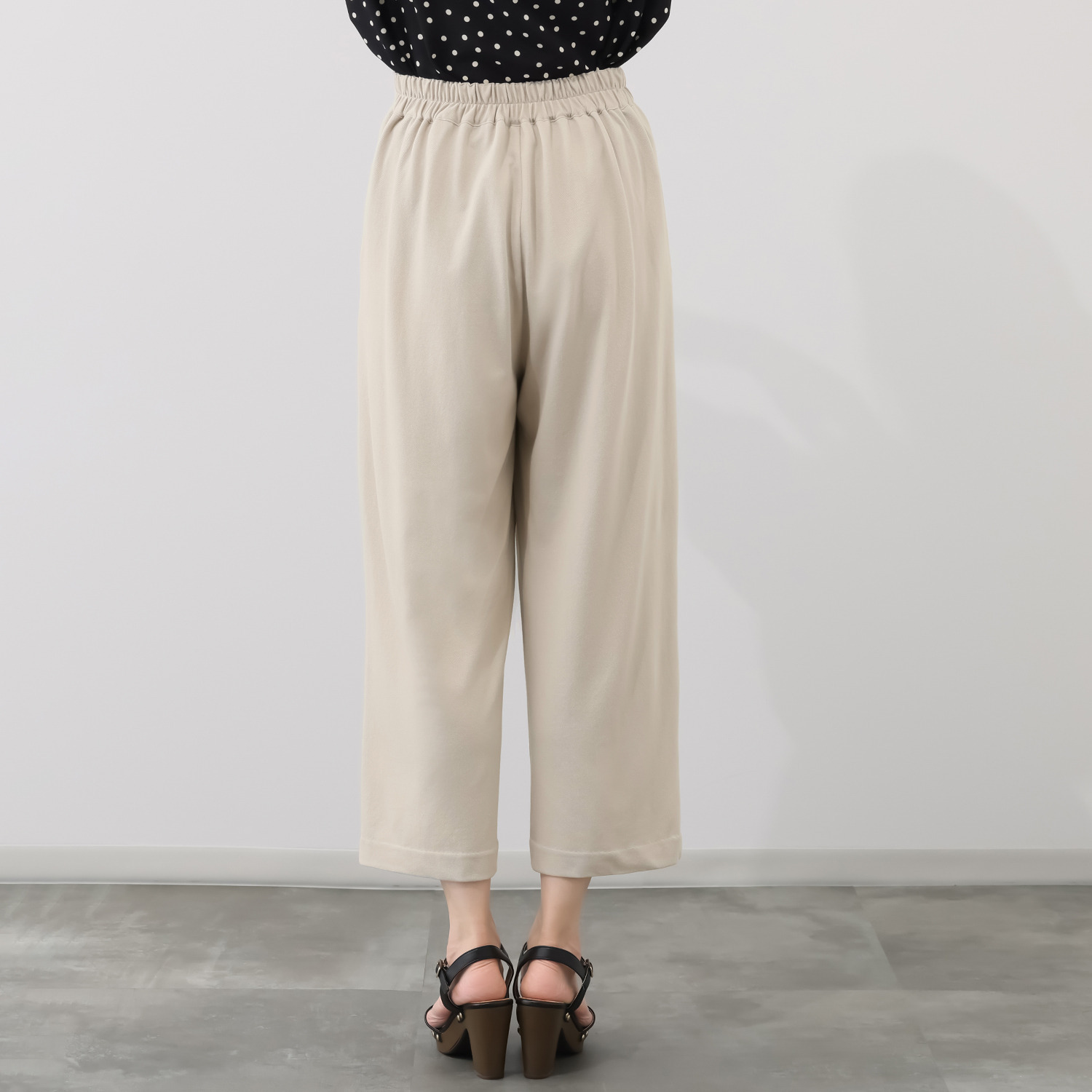 オルテンジア きれいめ鹿の子ジャージー 軽やかに涼やかに マニッシュを装う テーパードパンツ