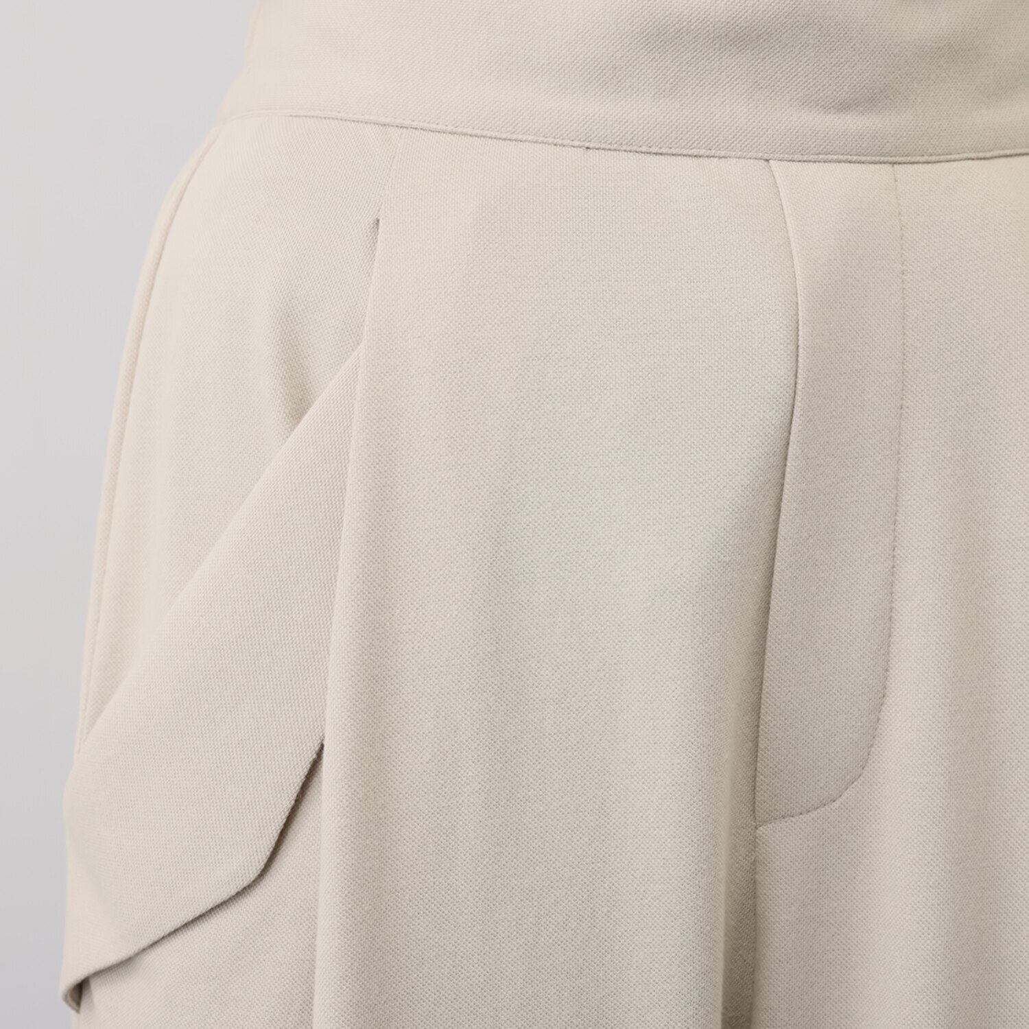 オルテンジア きれいめ鹿の子ジャージー 軽やかに涼やかに マニッシュを装う テーパードパンツ