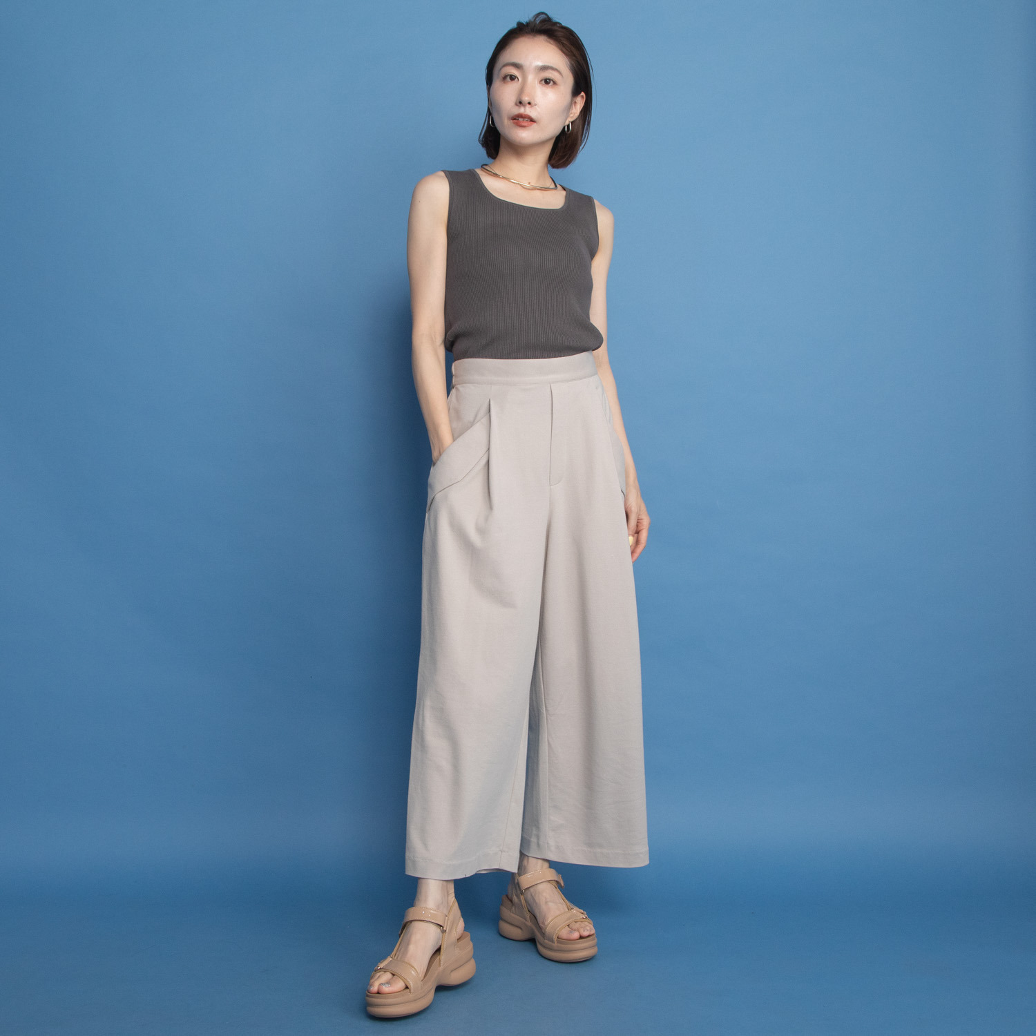 オルテンジア きれいめ鹿の子ジャージー 軽やかに涼やかに マニッシュを装う テーパードパンツ