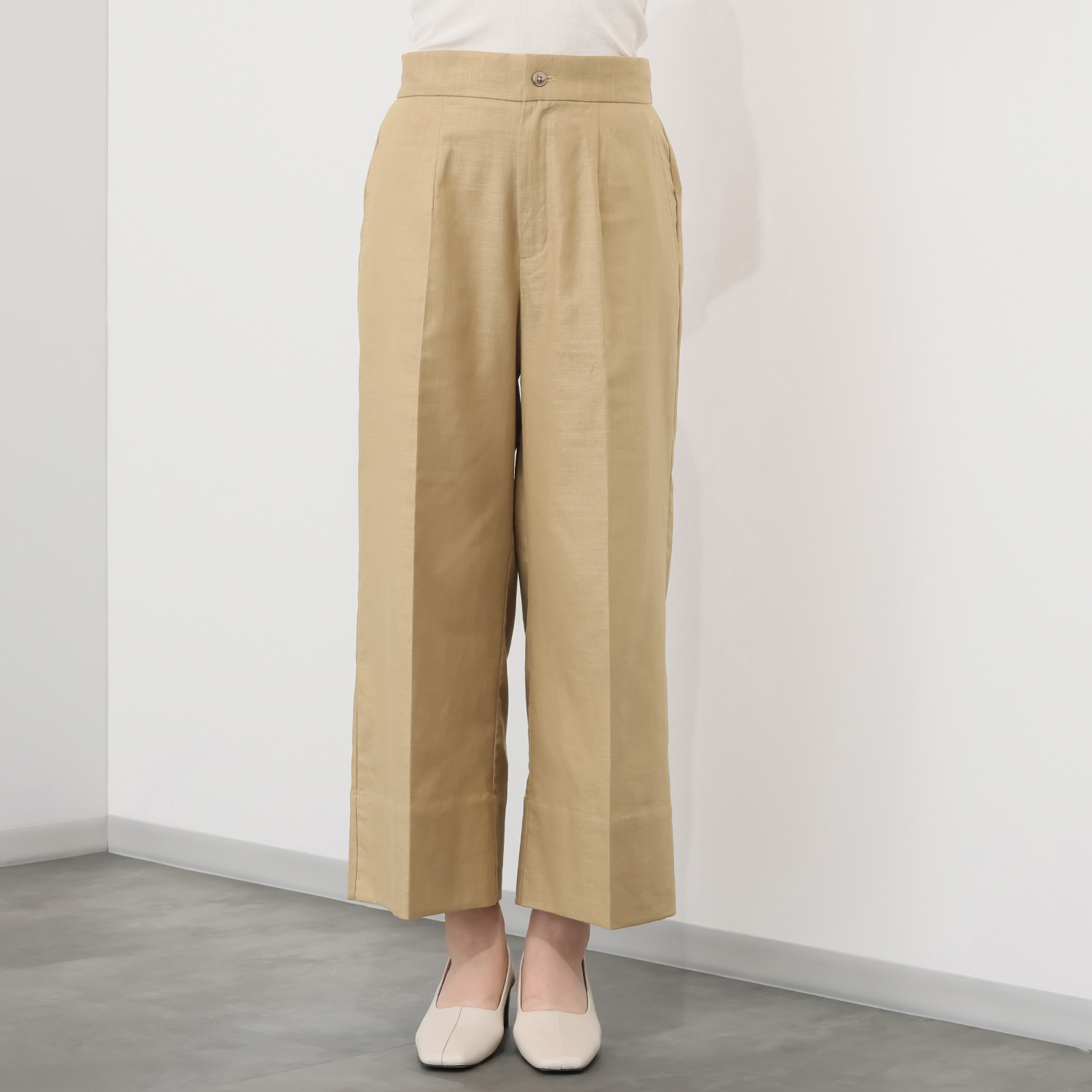 ヤエアジュテ シーンを選ばず着て欲しい ハンサムな装いが叶う すっきりワイドパンツ