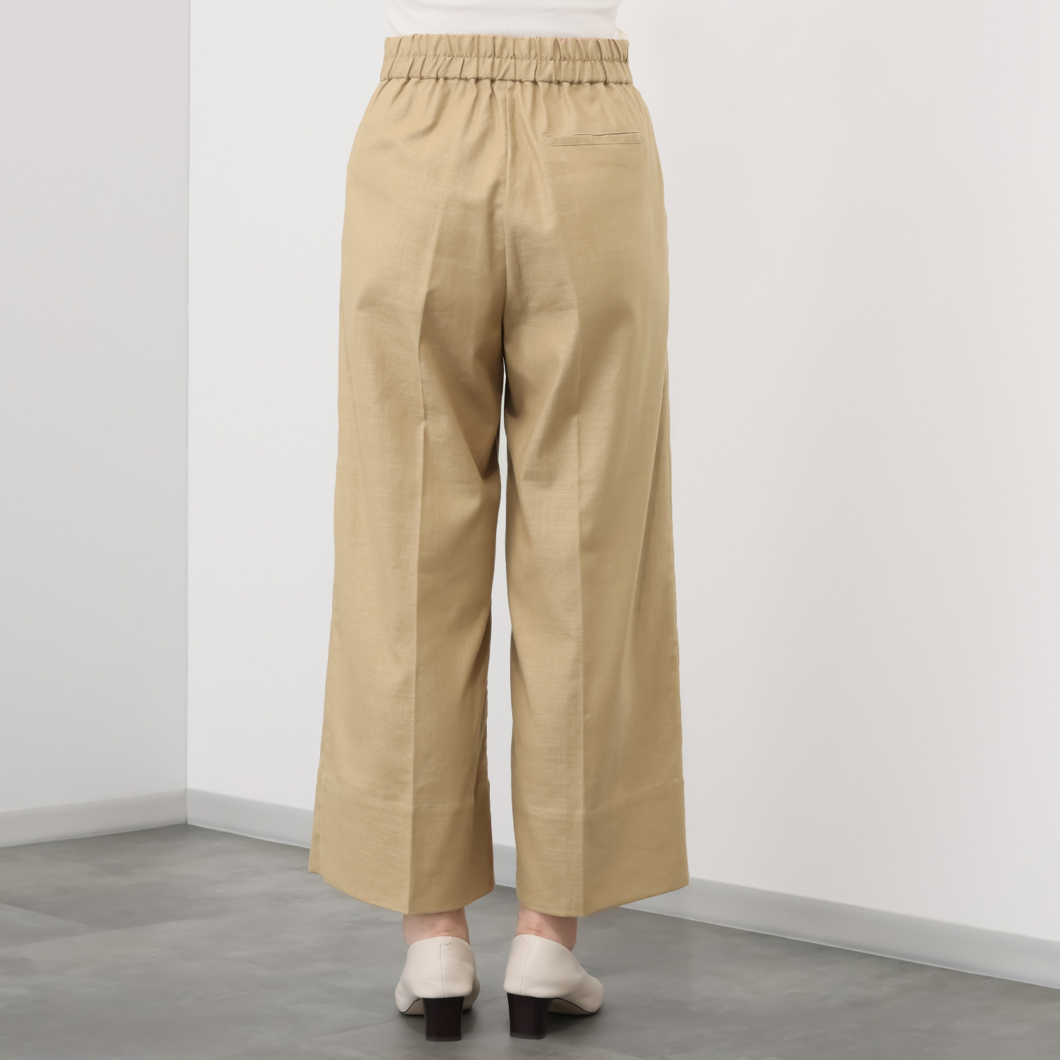 ヤエアジュテ シーンを選ばず着て欲しい ハンサムな装いが叶う すっきりワイドパンツ