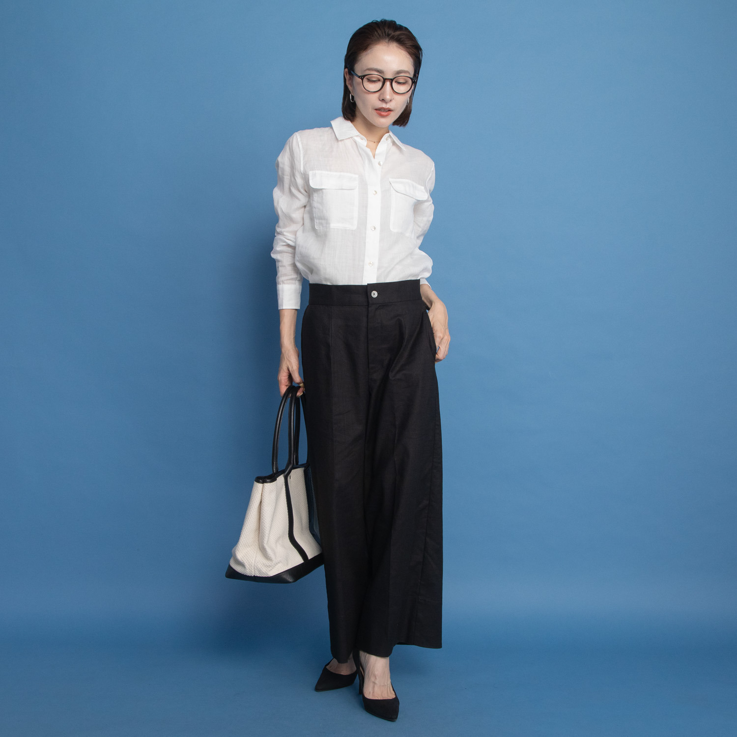 ヤエアジュテ シーンを選ばず着て欲しい ハンサムな装いが叶う すっきりワイドパンツ