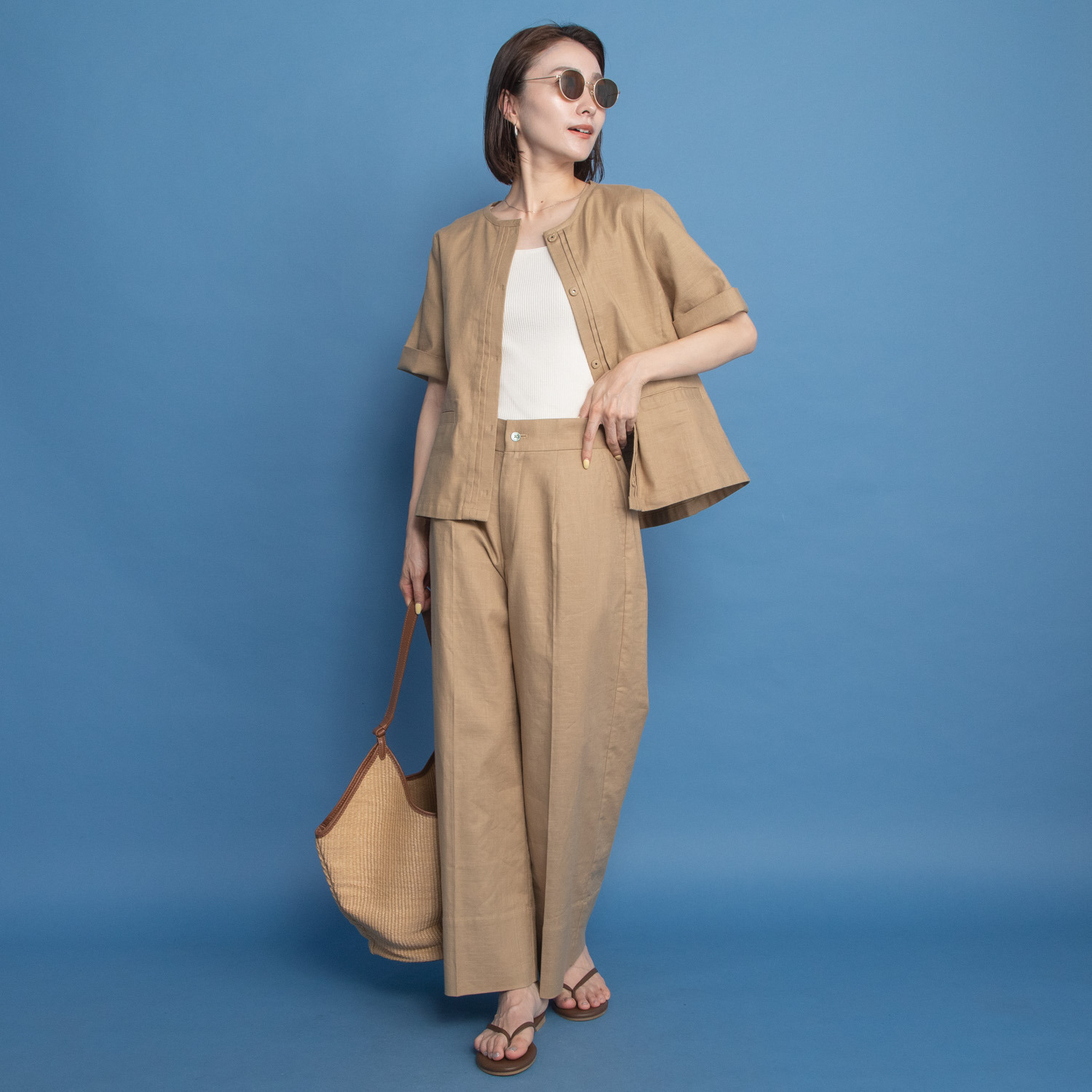 ヤエアジュテ シーンを選ばず着て欲しい ハンサムな装いが叶う すっきりワイドパンツ