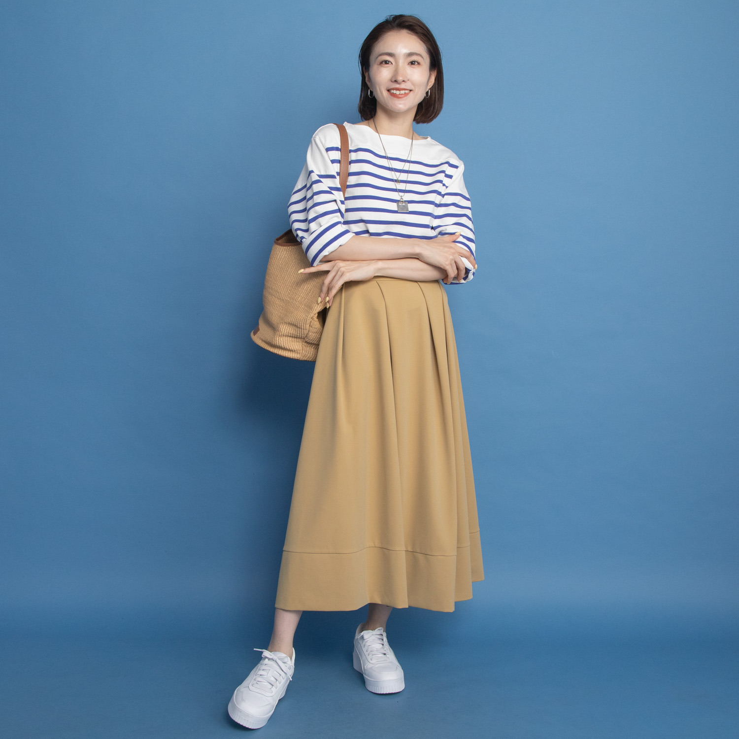 ヤエアジュテ ランダムタックデザインと コクーンシルエットで 主役級ロングスカート