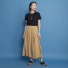 ヤエアジュテ ランダムタックデザインと コクーンシルエットで 主役級ロングスカート
