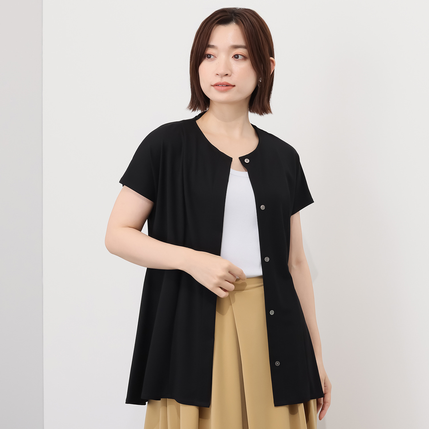 ヤエアジュテ 夏の装いに羽織りでも活躍 涼やかフレアーシルエット チュニックブラウス