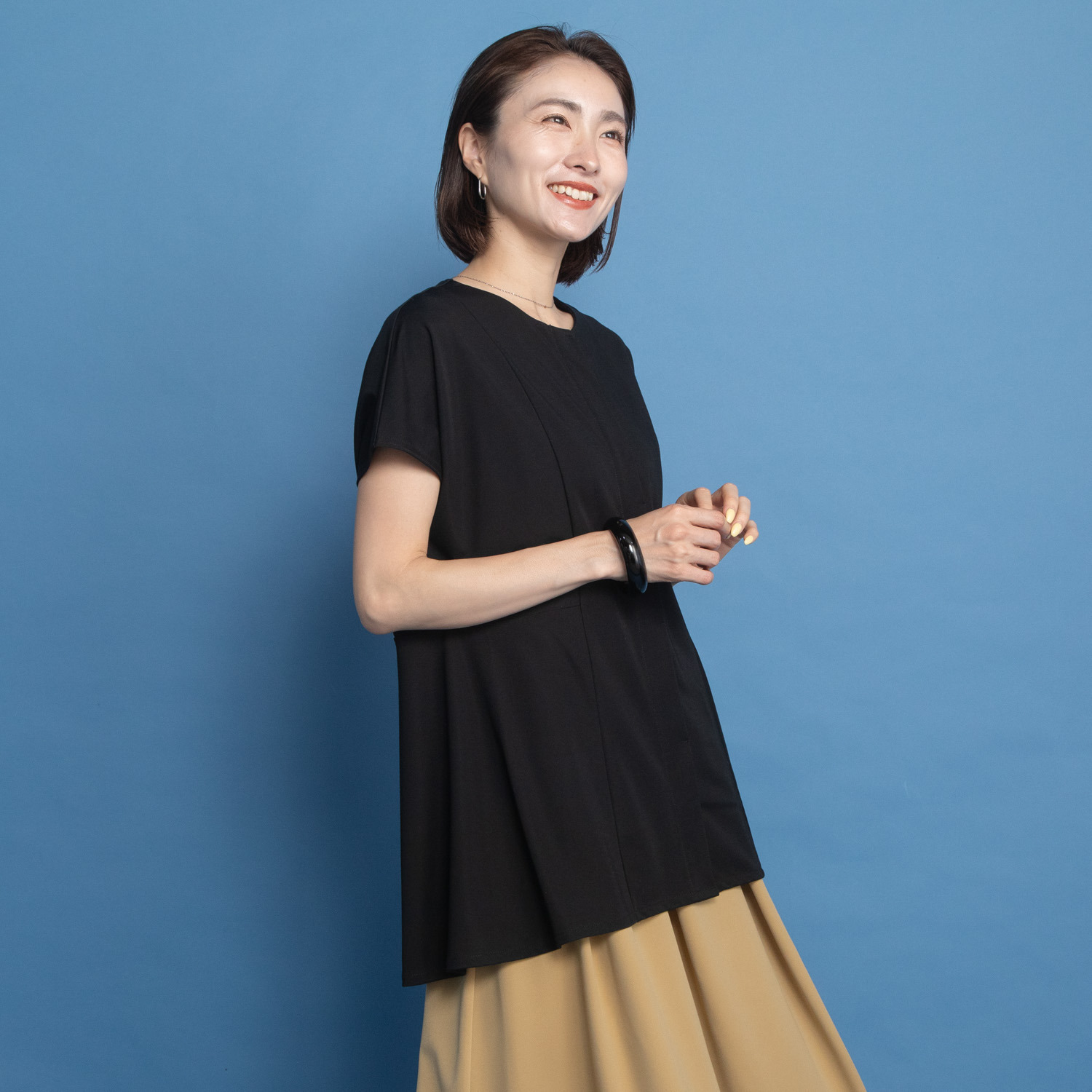 ヤエアジュテ 夏の装いに羽織りでも活躍 涼やかフレアーシルエット チュニックブラウス