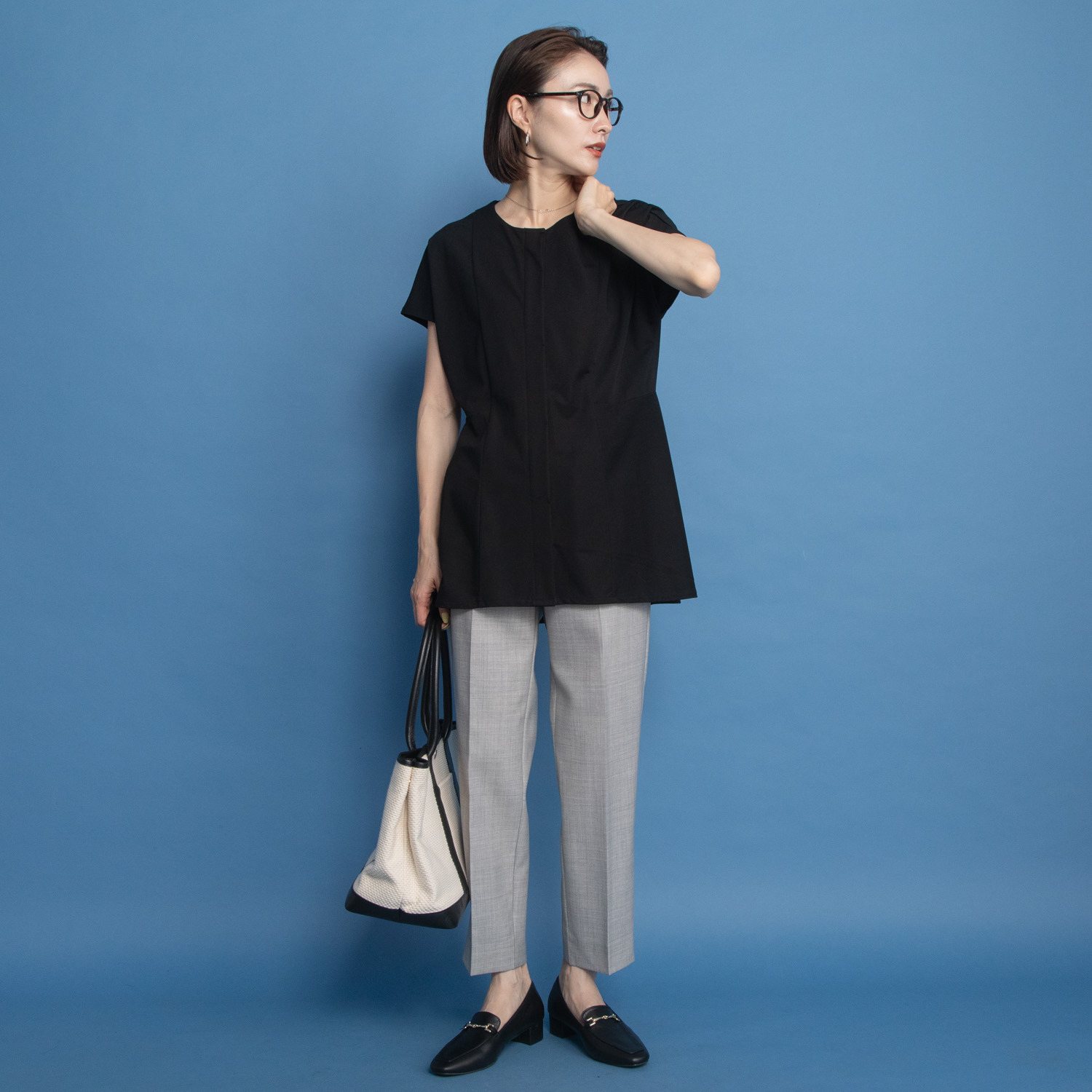 ヤエアジュテ 夏の装いに羽織りでも活躍 涼やかフレアーシルエット チュニックブラウス