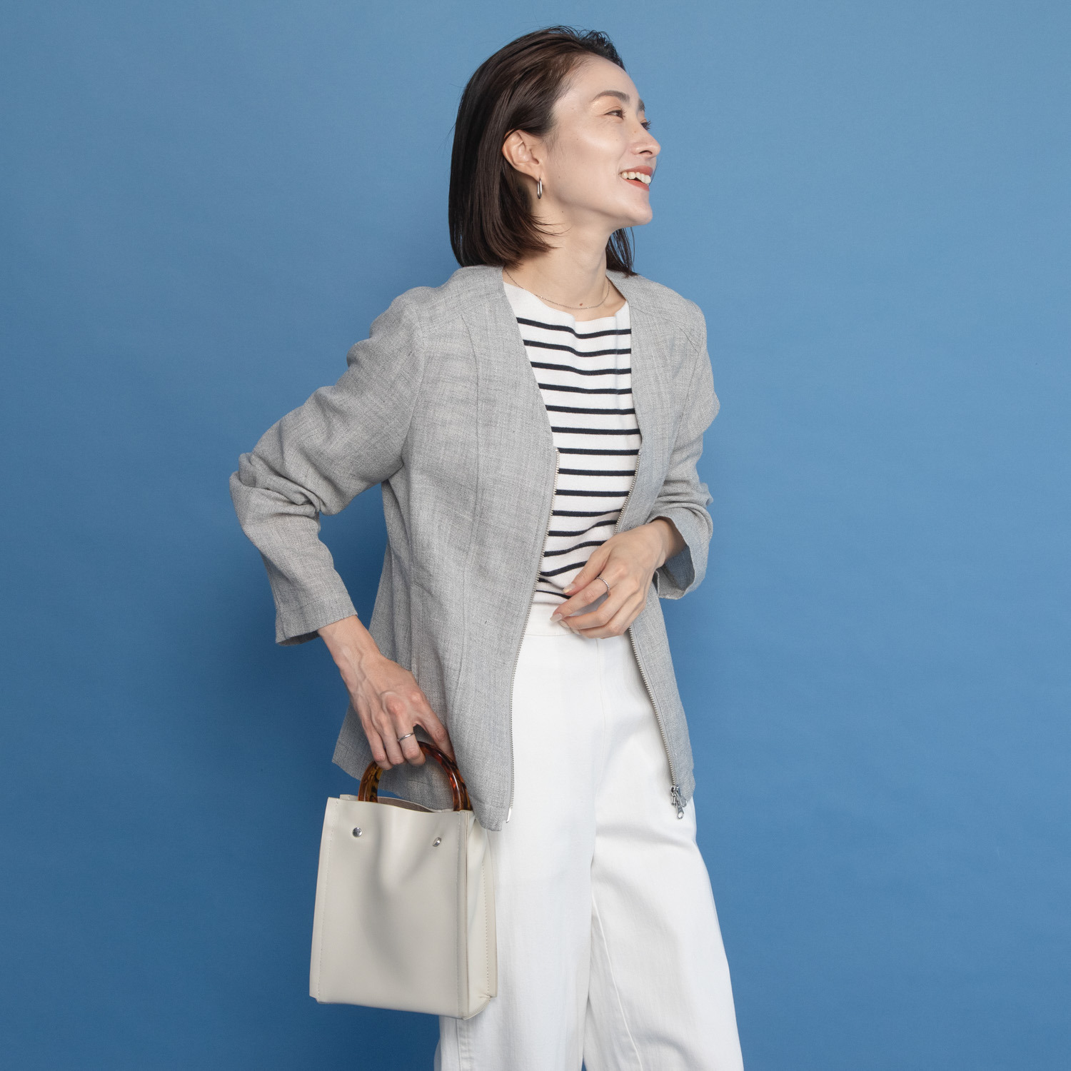 レア　ジェム 天然素材のマリアージュ フレンチリネンとウールで 大人の上質カジュアルを シャープにまとうブルゾン