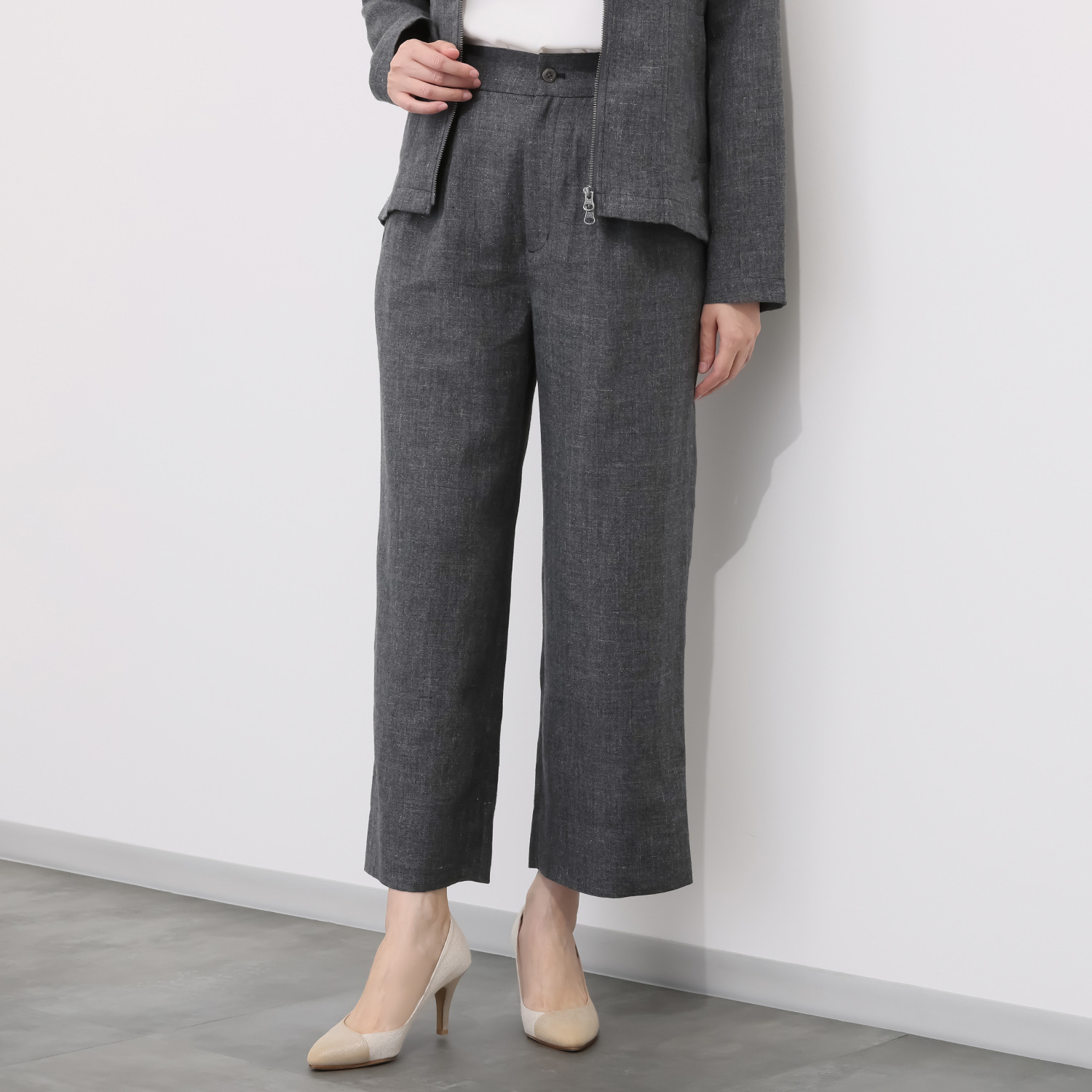 レア　ジェム 天然素材のマリアージュ フレンチリネンとウールで 上質カジュアルを装う ツータックパンツ