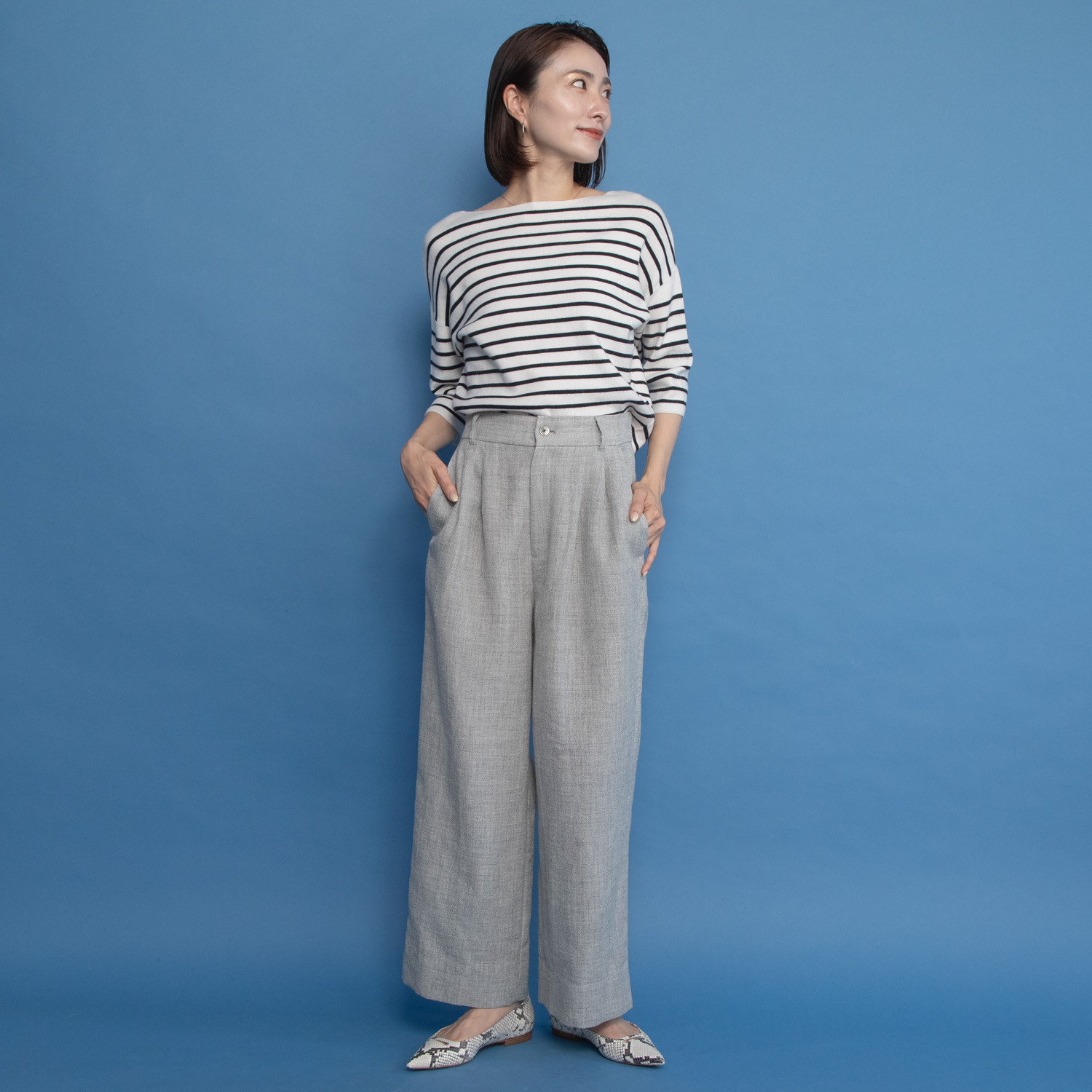 レア　ジェム 天然素材のマリアージュ フレンチリネンとウールで 上質カジュアルを装う ツータックパンツ