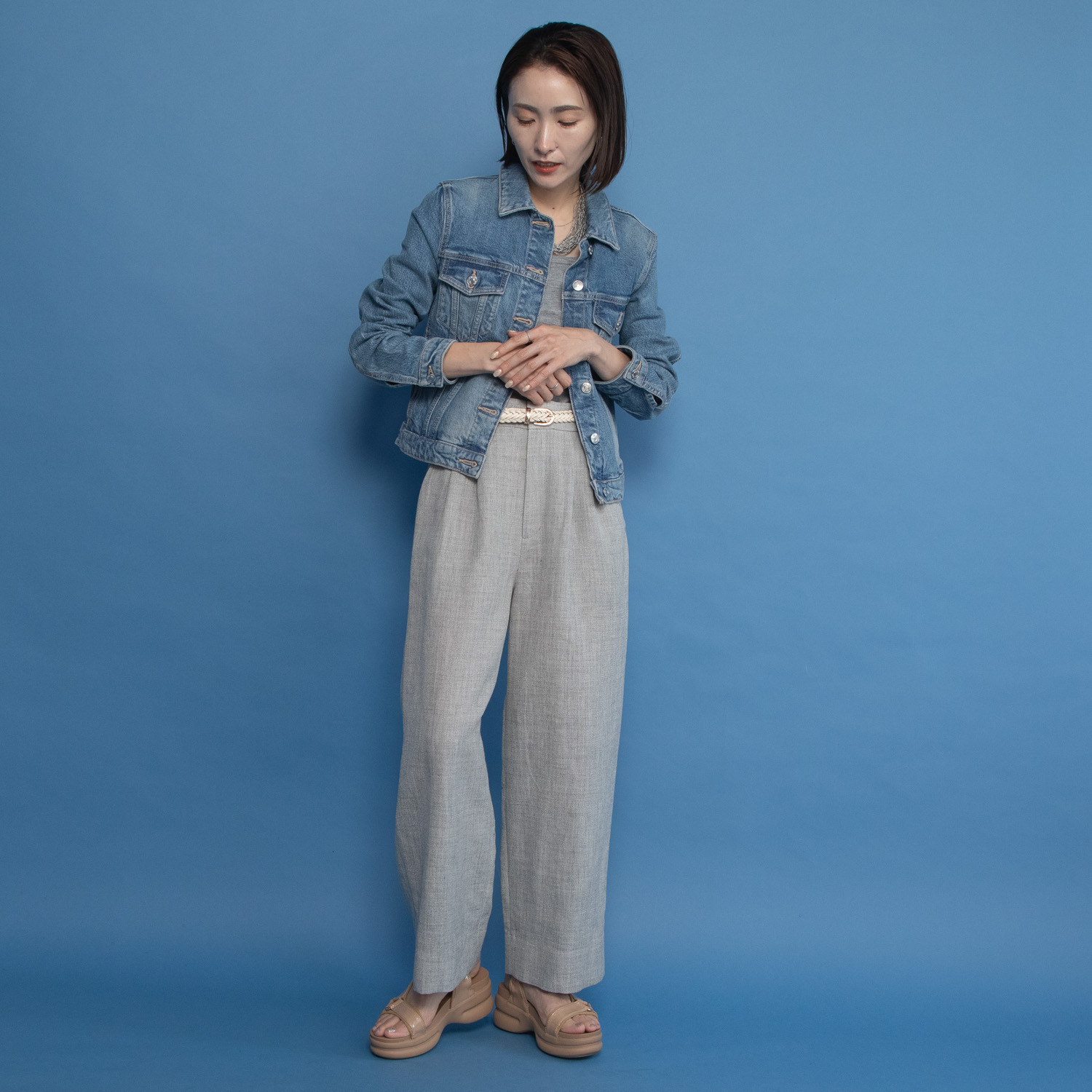 レア　ジェム 天然素材のマリアージュ フレンチリネンとウールで 上質カジュアルを装う ツータックパンツ