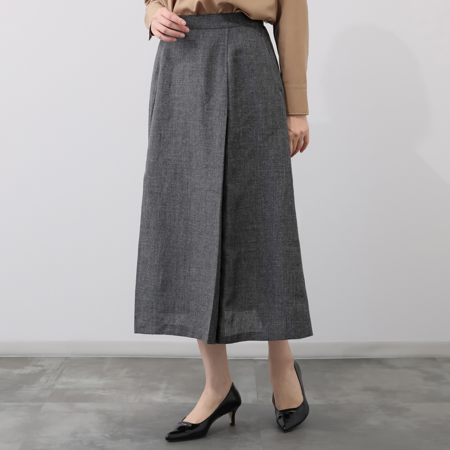 レア　ジェム 天然素材のマリアージュ フレンチリネンとウールで マニッシュに装う タックフレアースカート