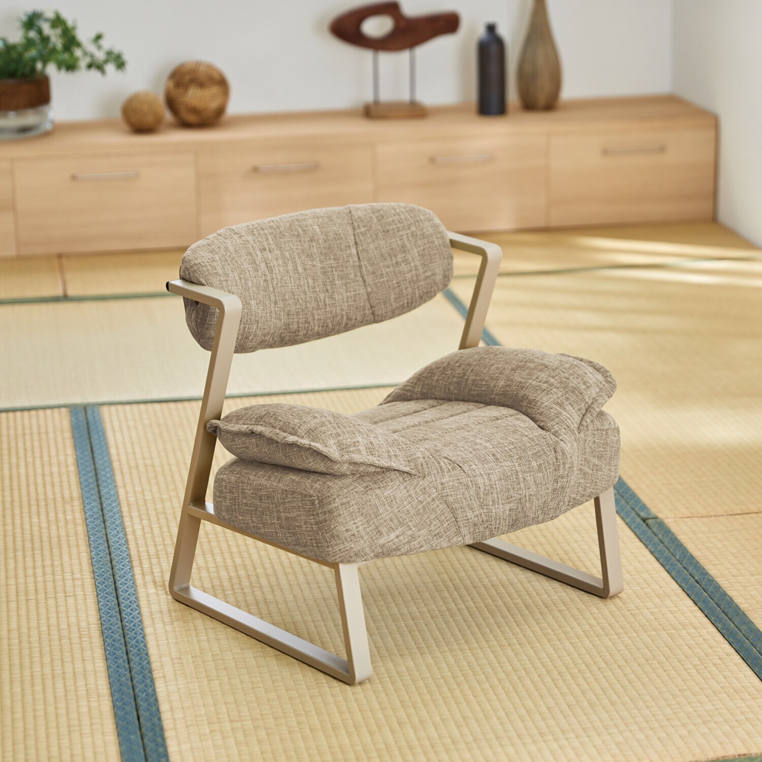 上質な座り心地を追求 リラックスワイドチェア コンフィネ