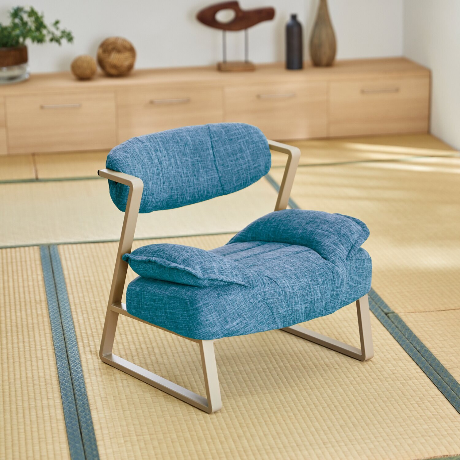 上質な座り心地を追求 リラックスワイドチェア コンフィネ