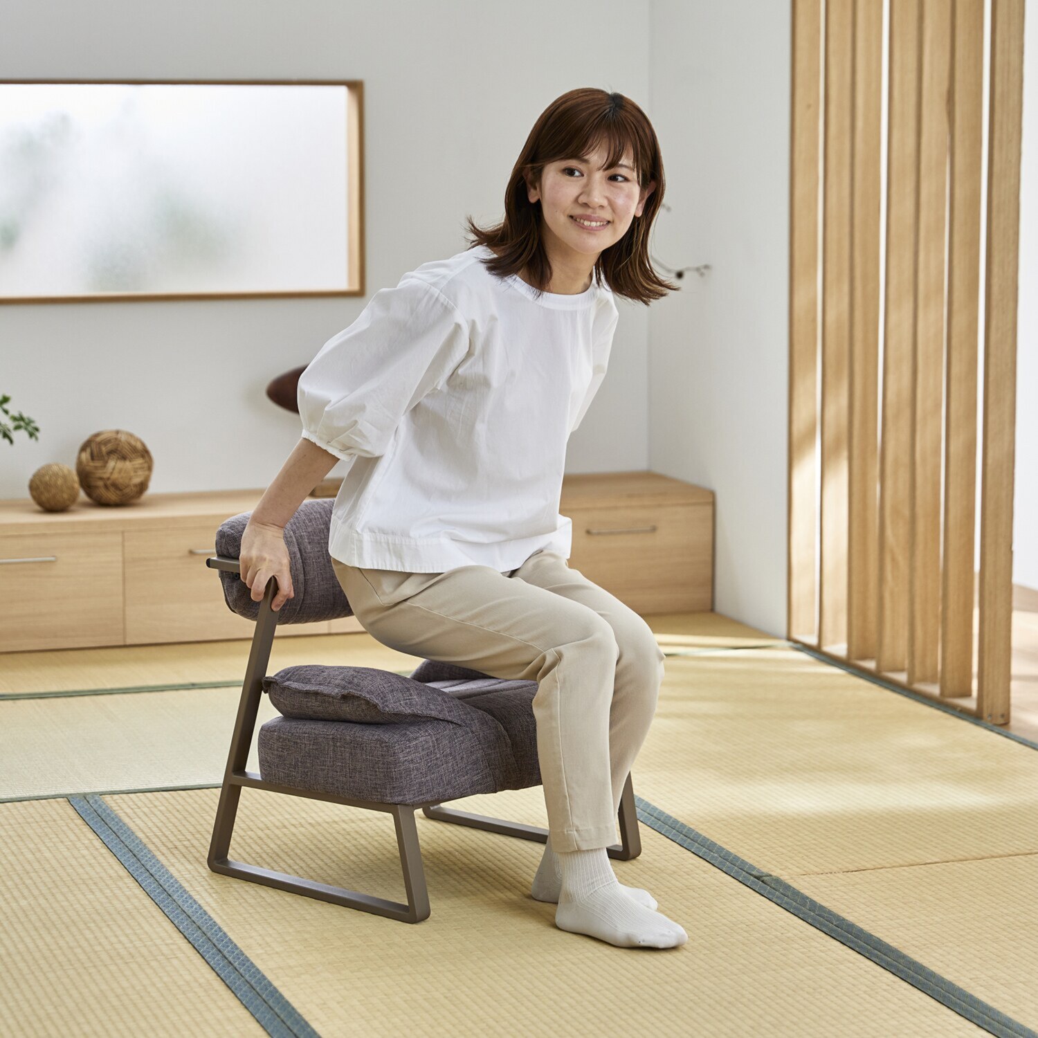 上質な座り心地を追求 リラックスワイドチェア コンフィネ