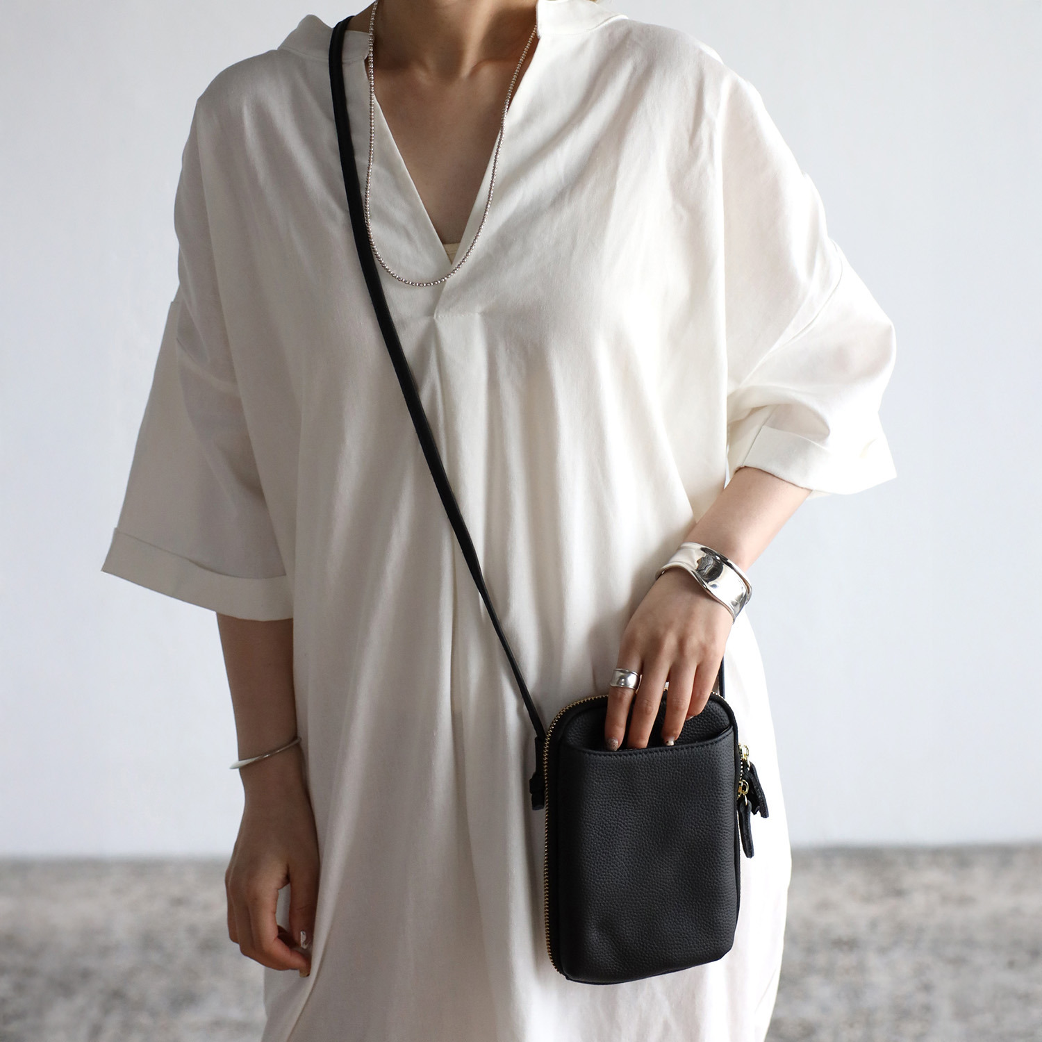 グッシオイタリー 牛革 スマホショルダーバッグ