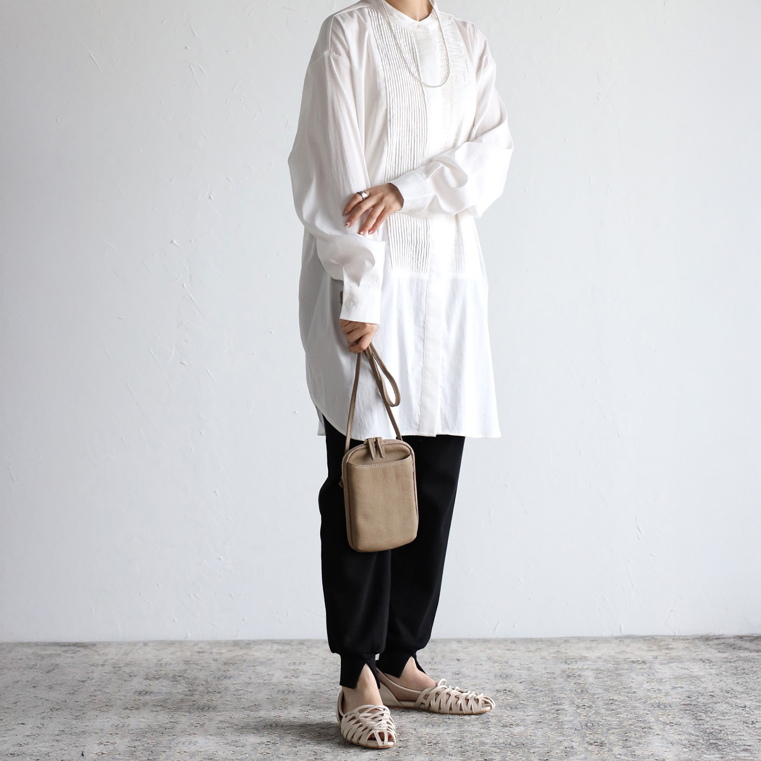 グッシオイタリー 牛革 スマホショルダーバッグ