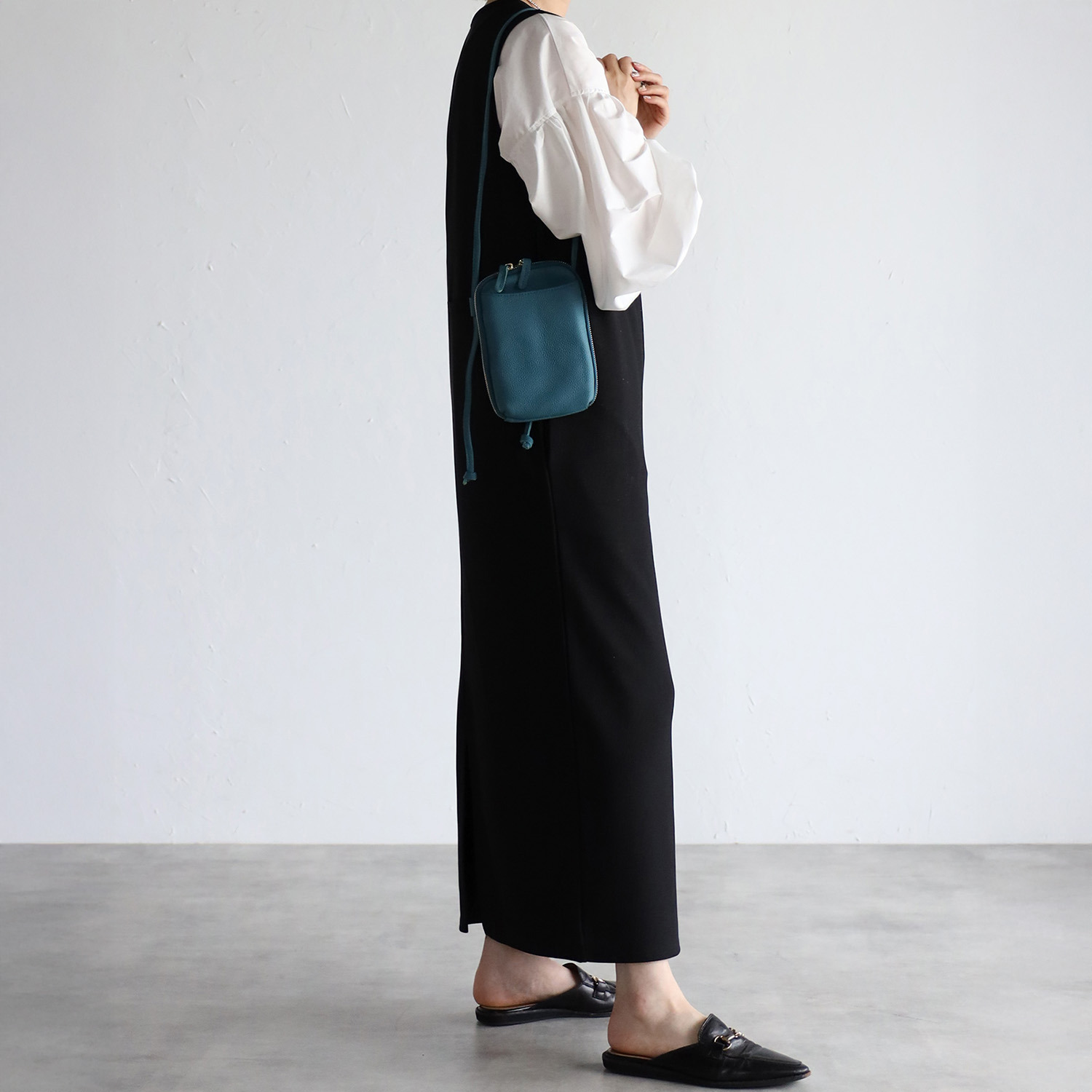 グッシオイタリー 牛革 スマホショルダーバッグ