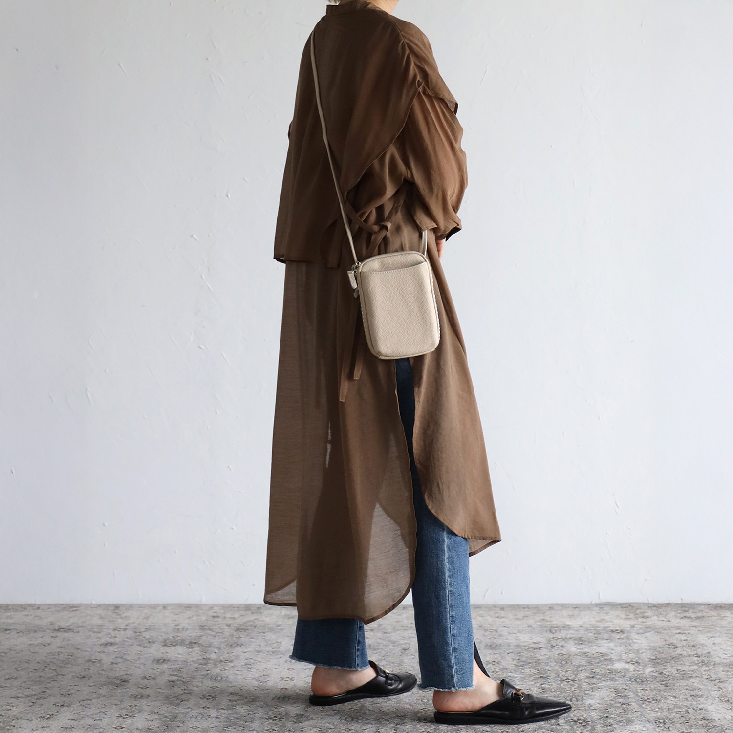 グッシオイタリー 牛革 スマホショルダーバッグ