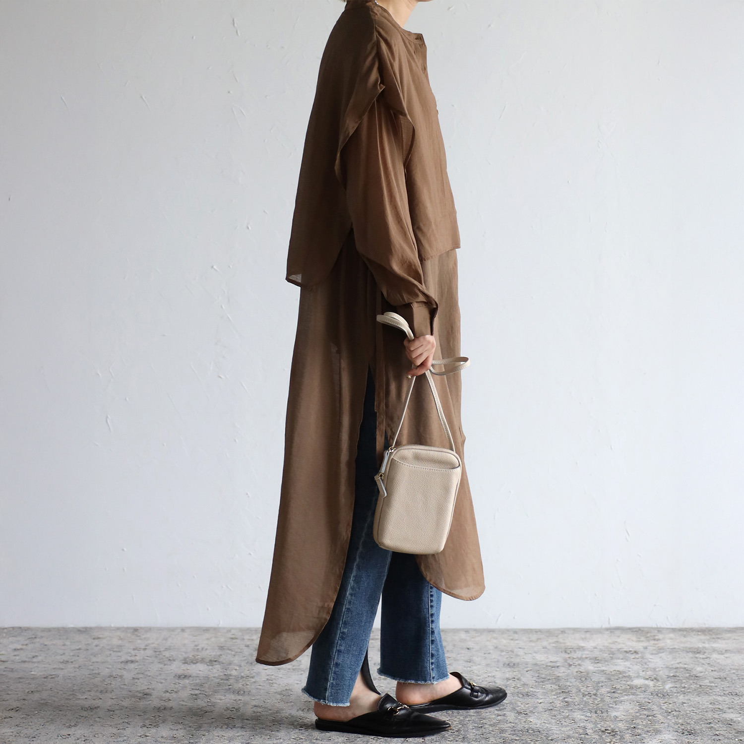 グッシオイタリー 牛革 スマホショルダーバッグ