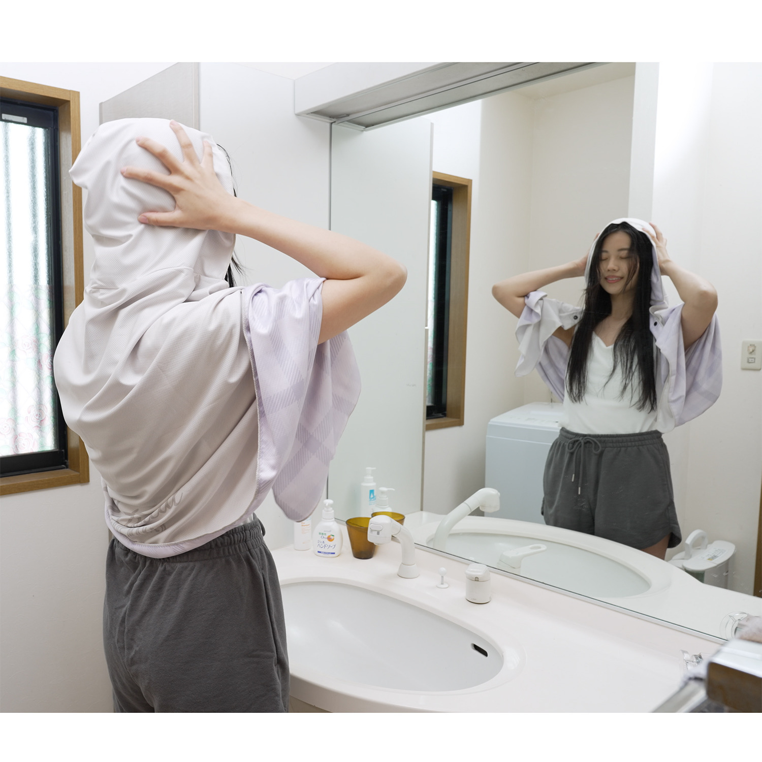 水で濡らして振るだけ！ 気化冷却効果で 驚きの冷たさ！ アクティバイタルライフ クールメイカー ２色セット