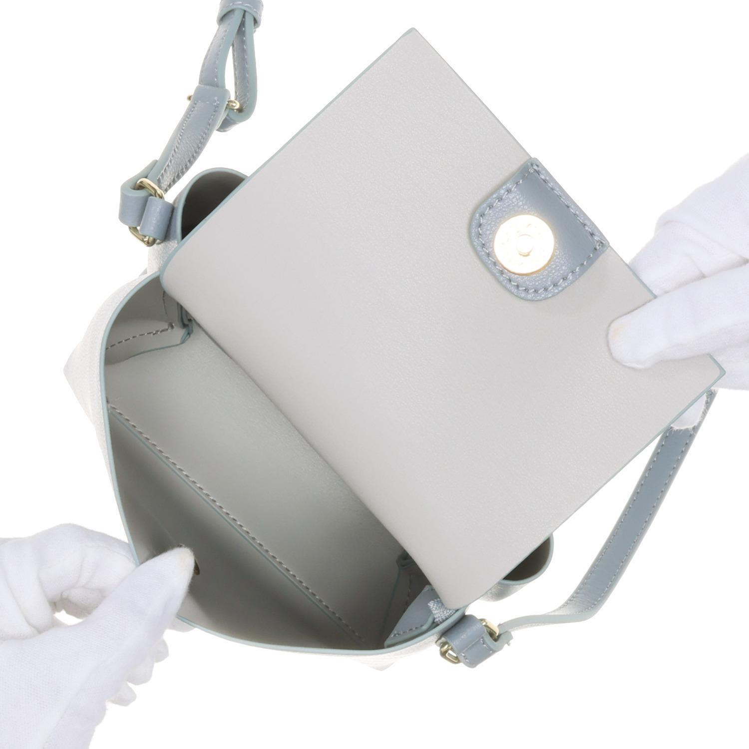 ベルモサ 長財布も入る！ 軽量３層 スマホショルダーバッグ