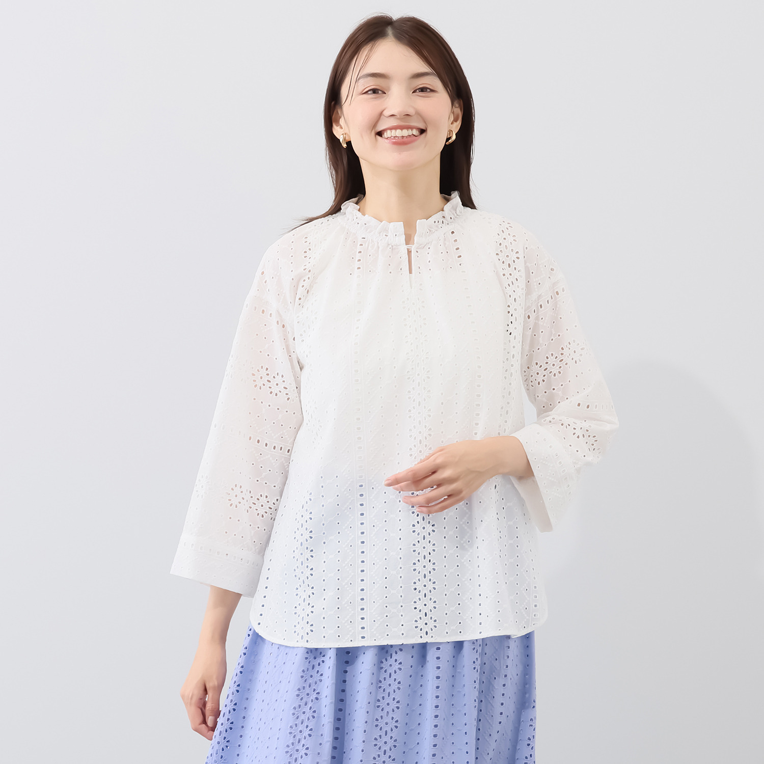 ルクオーレ コットン１００％ 総アイレットレース スリットネック ブラウス